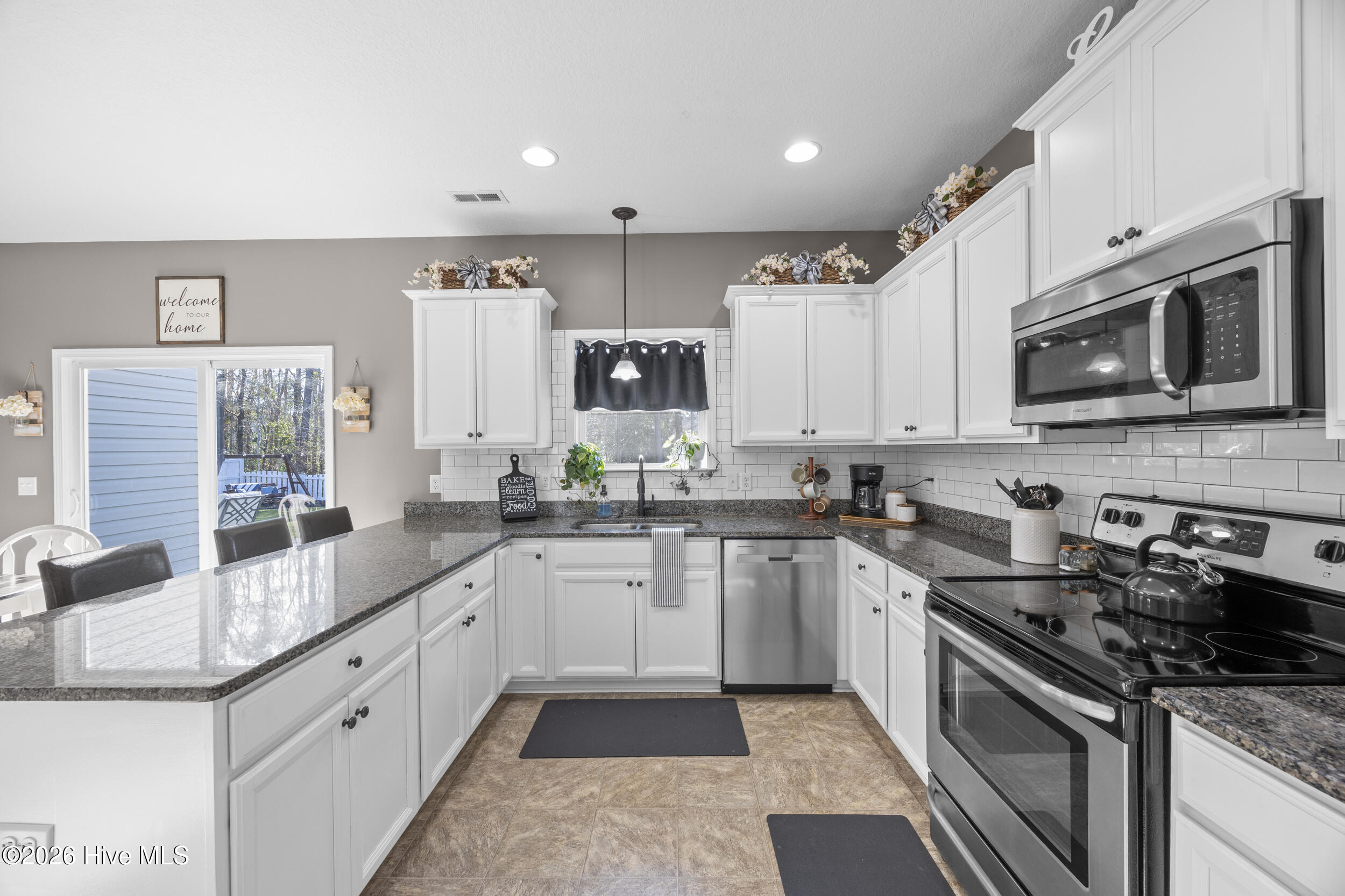 313 Bear Run, Maple Hill, NC 28454 – photo 23: 28_kitchen