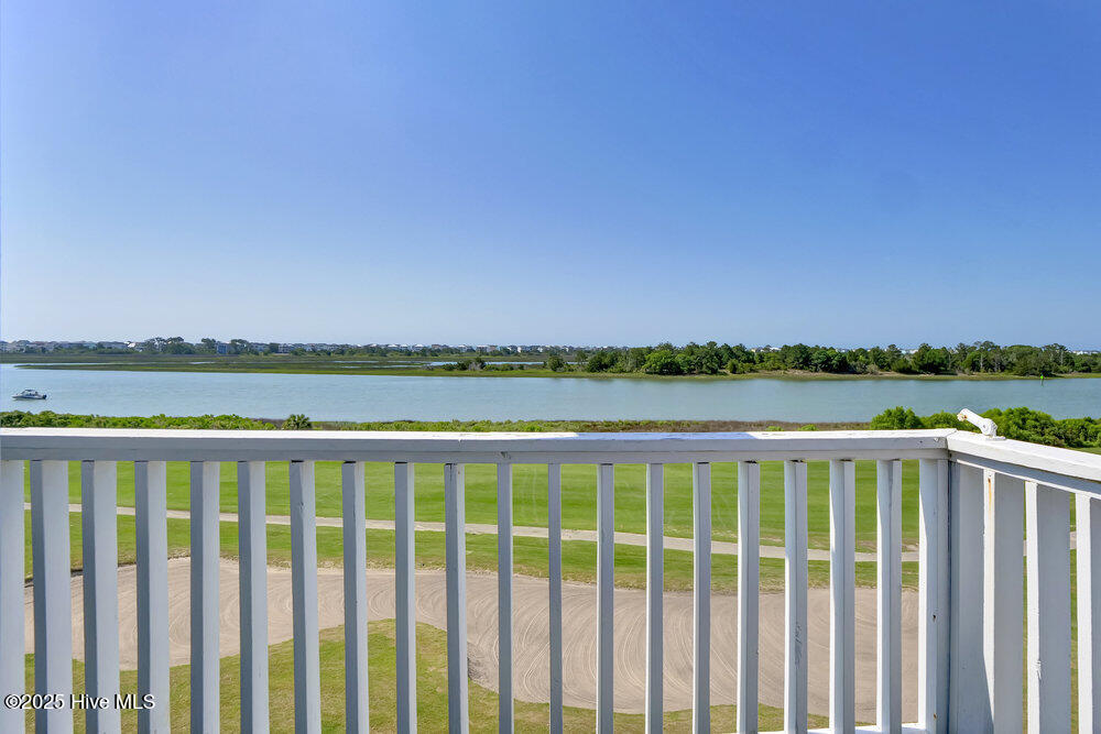 100562855 | Photo 30