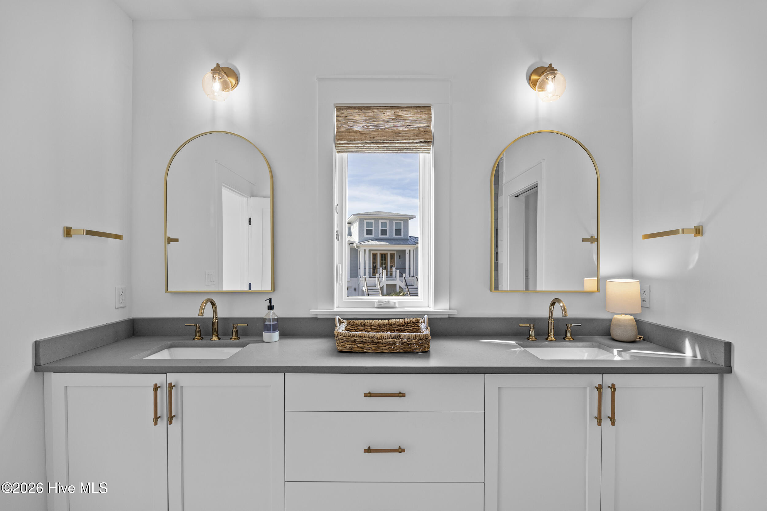 100551268 | Photo 47