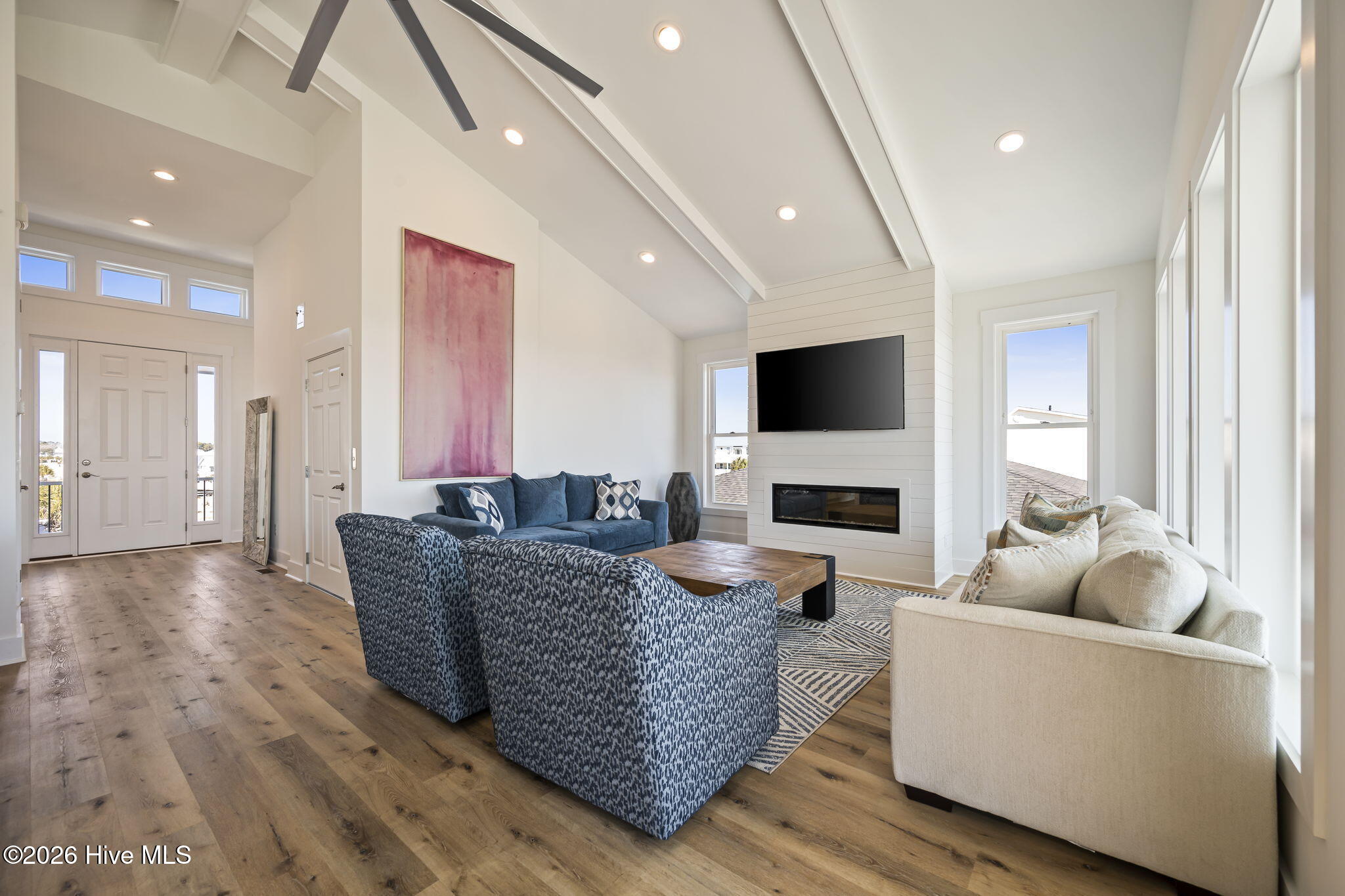 100550572 | Photo 15