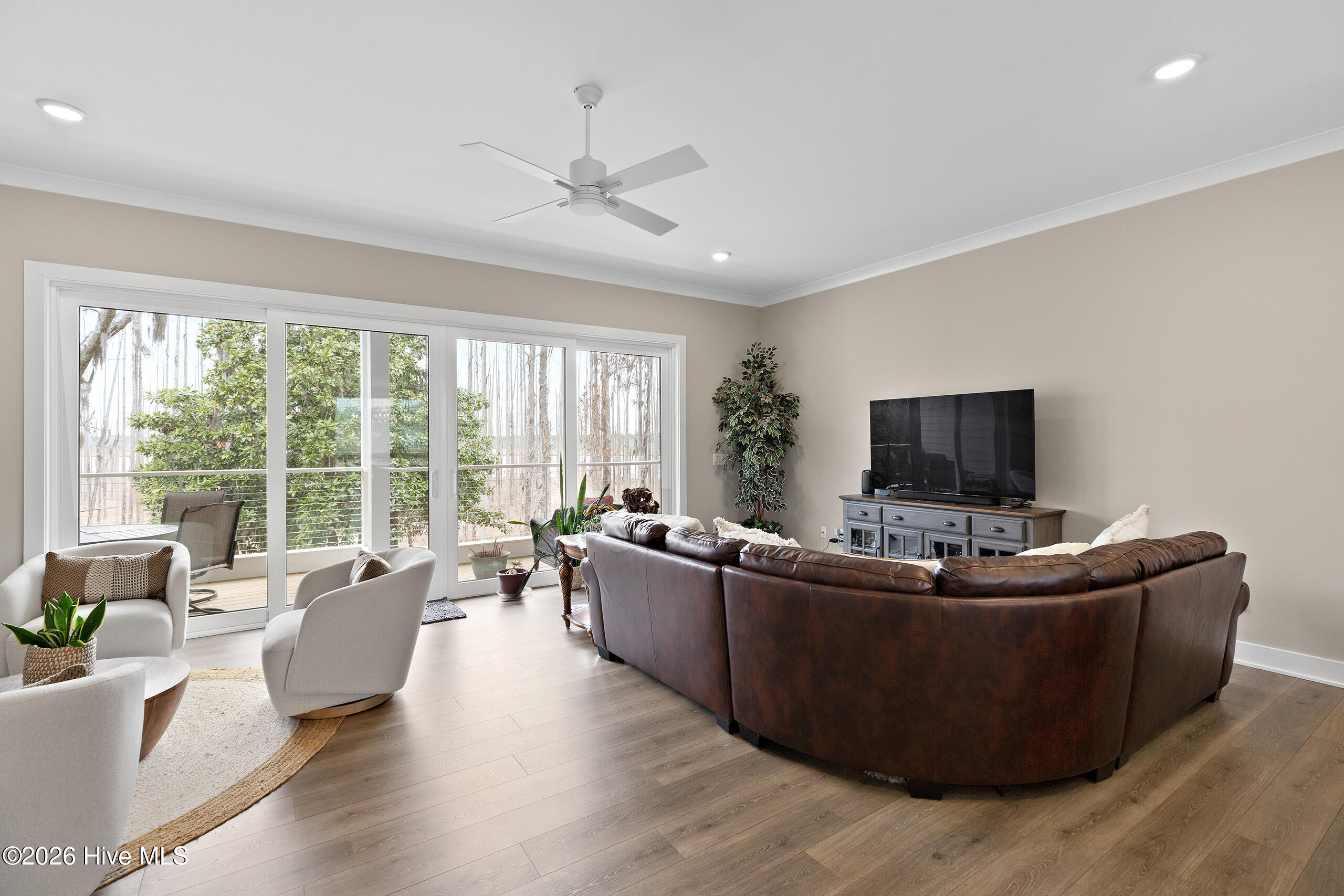 100563450 | Photo 15