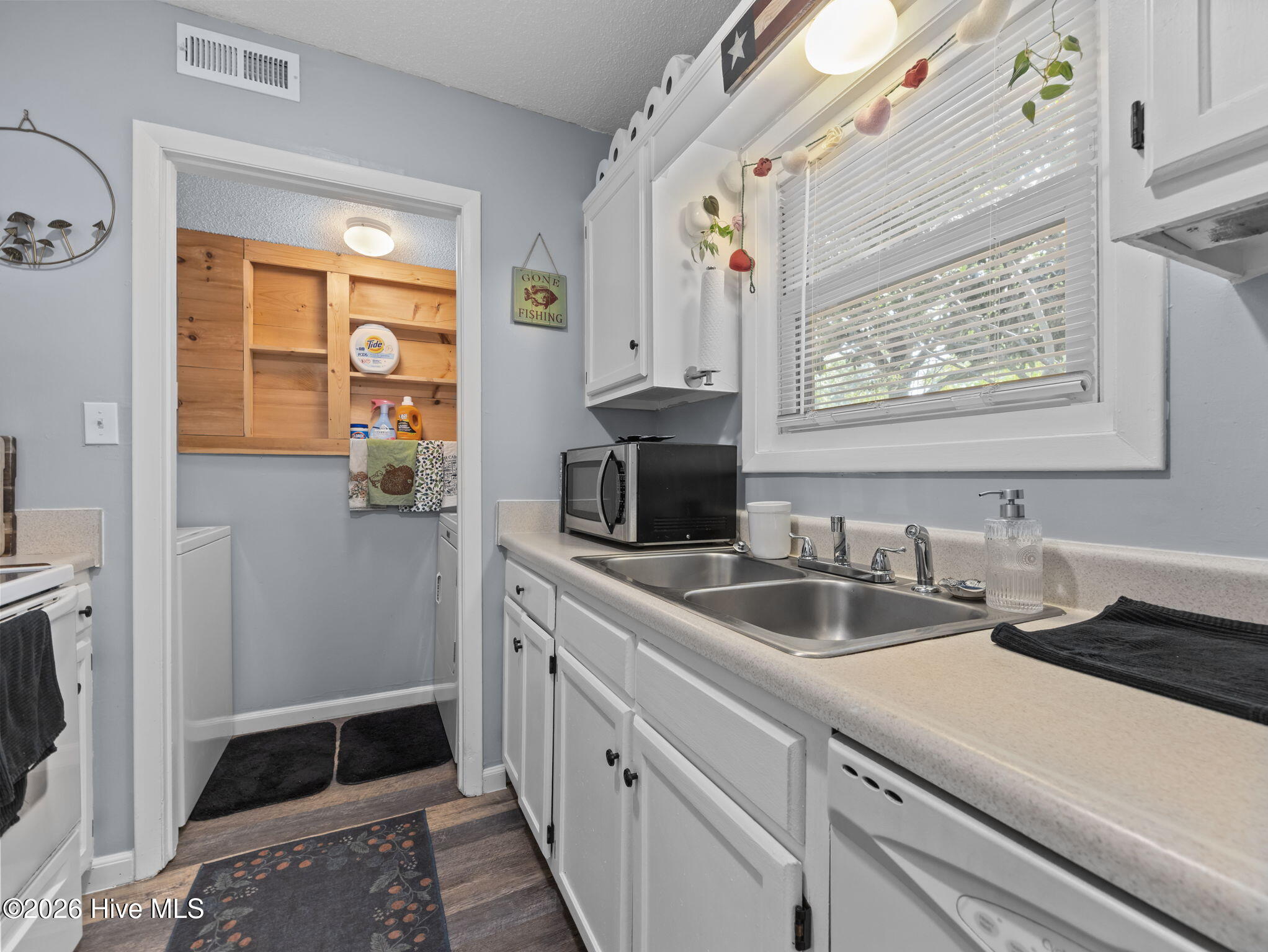 100567245 | Photo 13