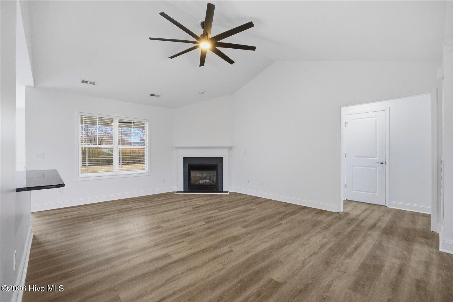 100557430 | Photo 15