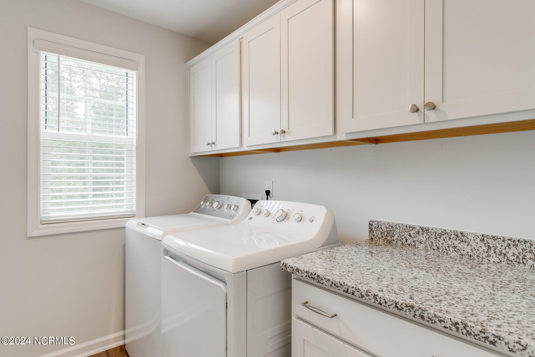 100548038 | Photo 30