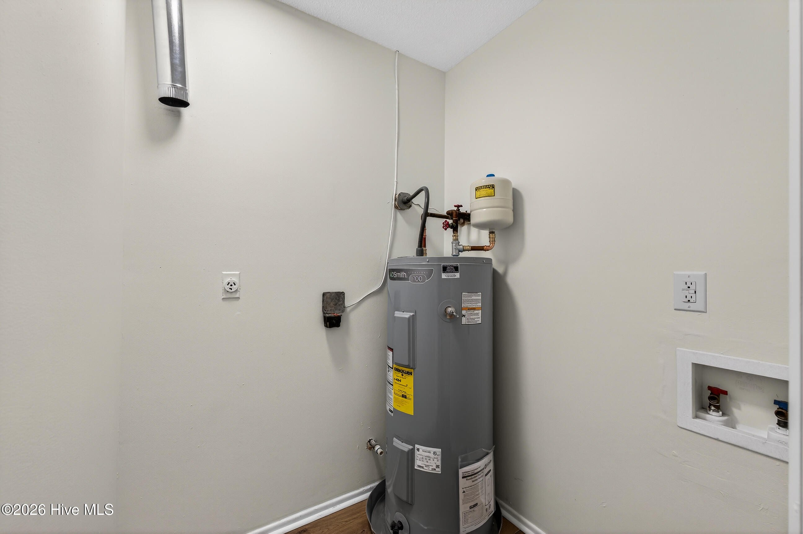 100555827 | Photo 21