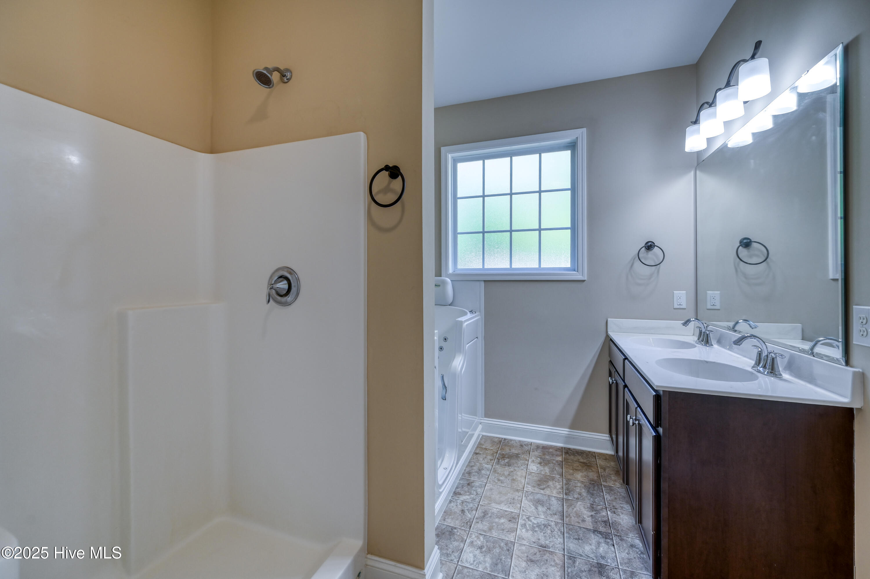 100531923 | Photo 19