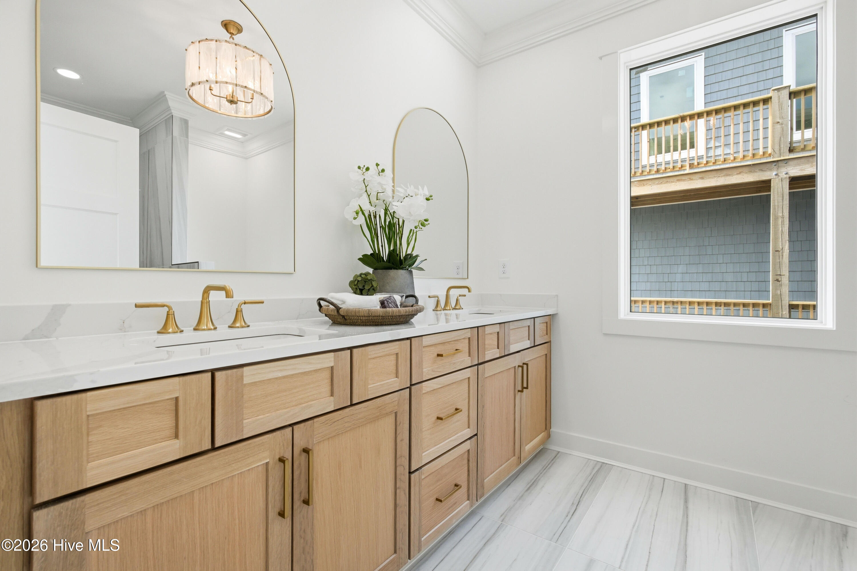 100508019 | Photo 29