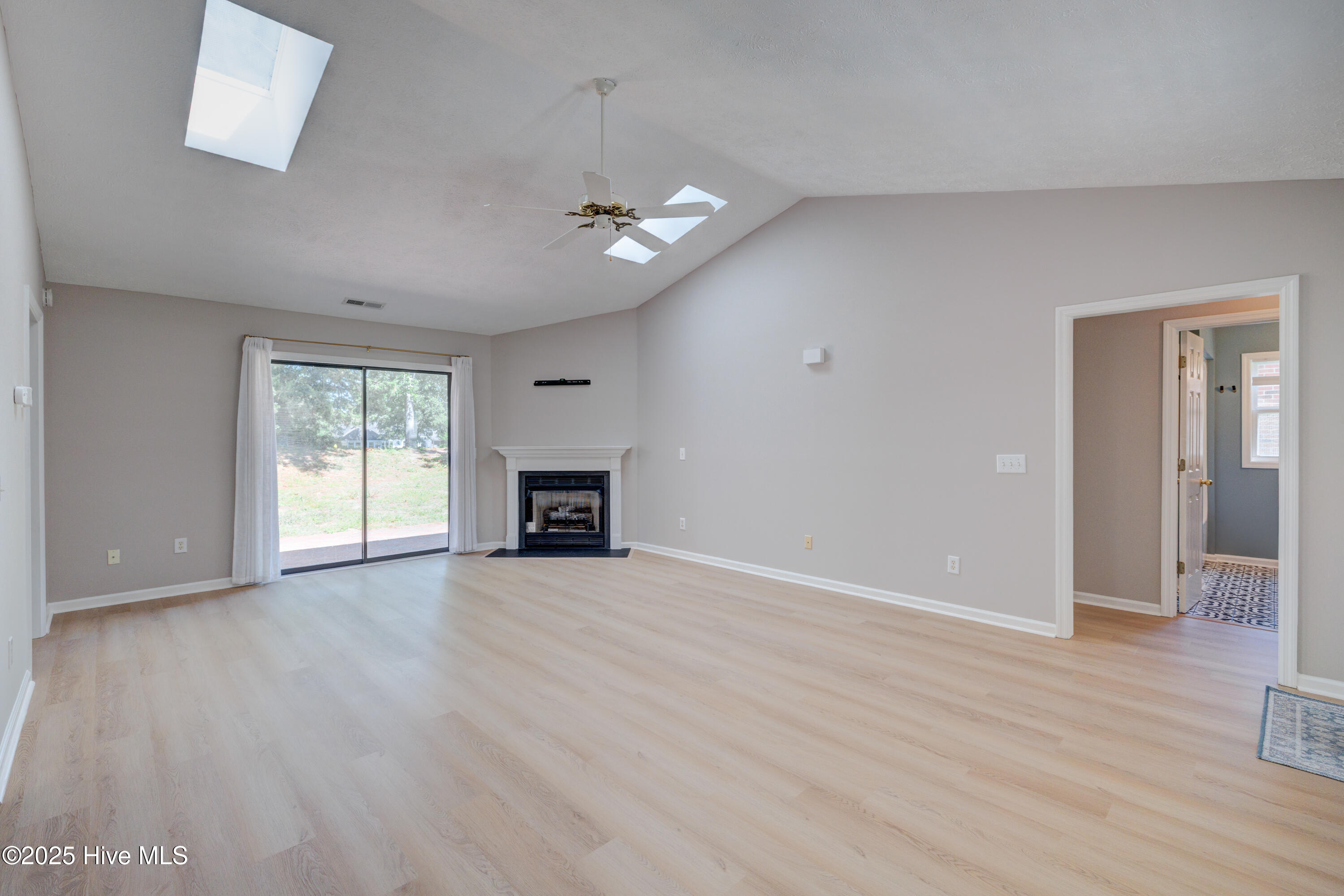 100526962 | Photo 15