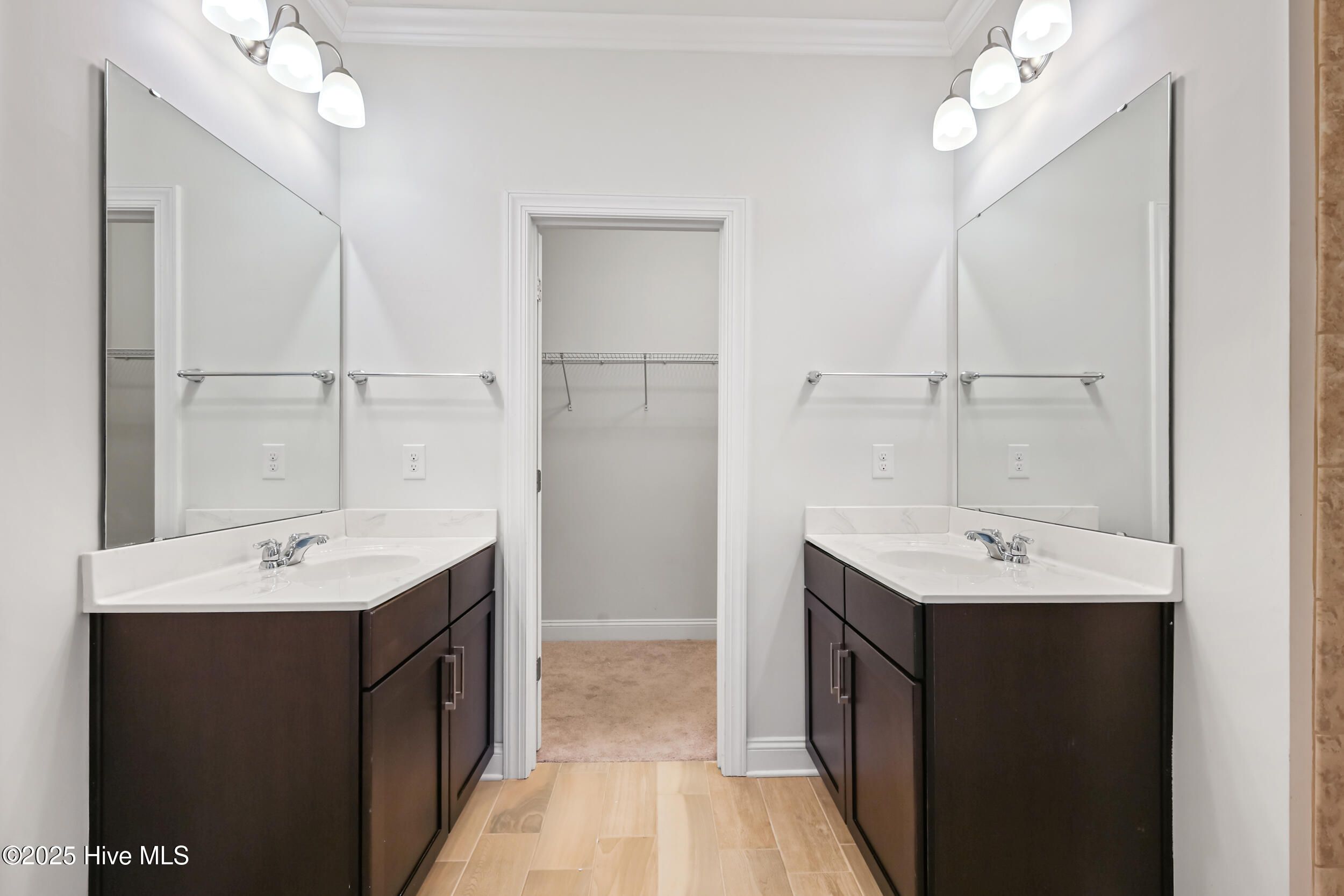 100529345 | Photo 26