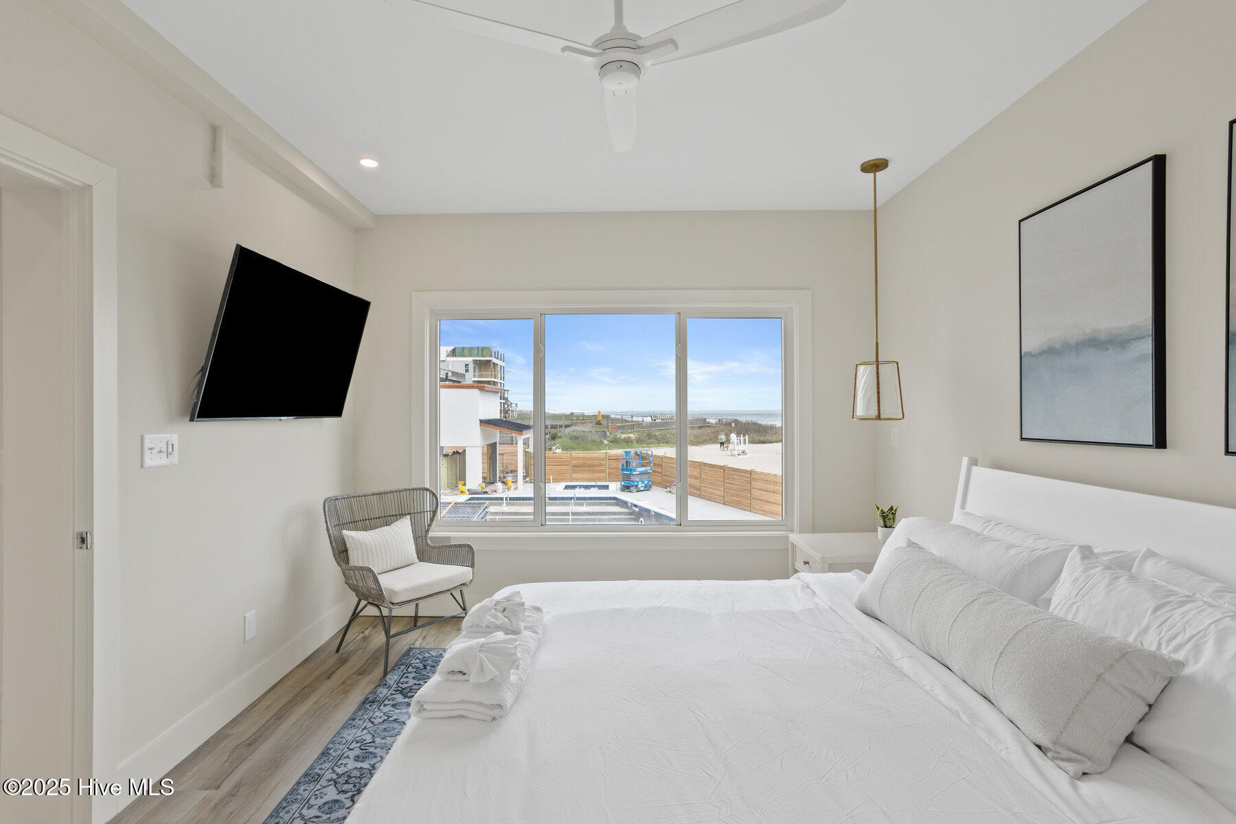 100523205 | Photo 19