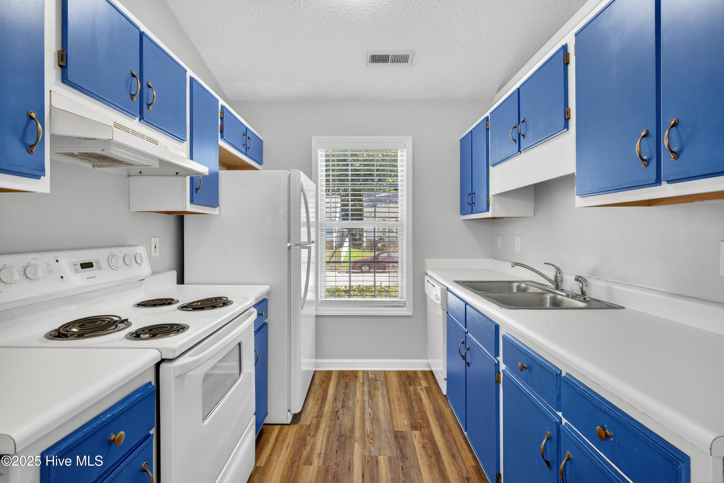 716 Varsity Drive, Wilmington, NC 28403 – photo 11: Kitchen