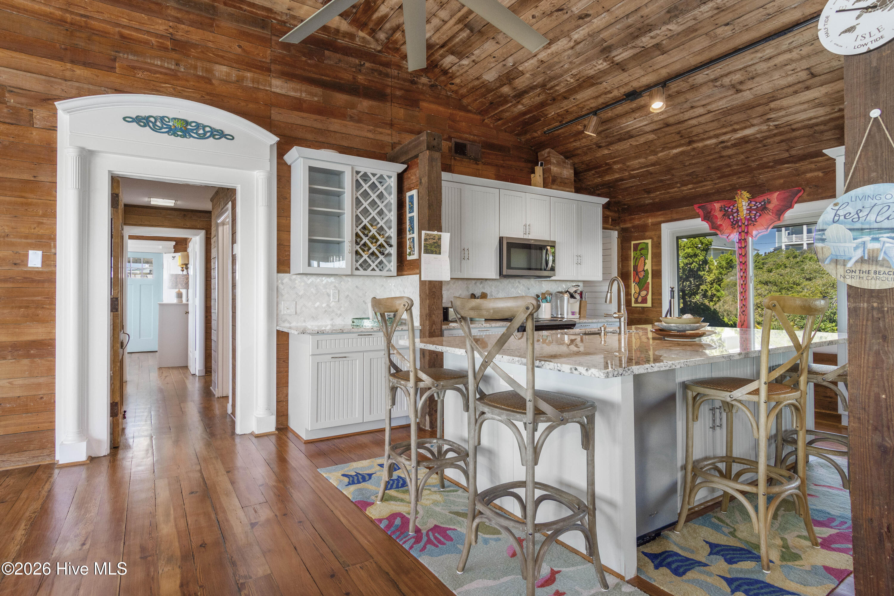 100553292 | Photo 22