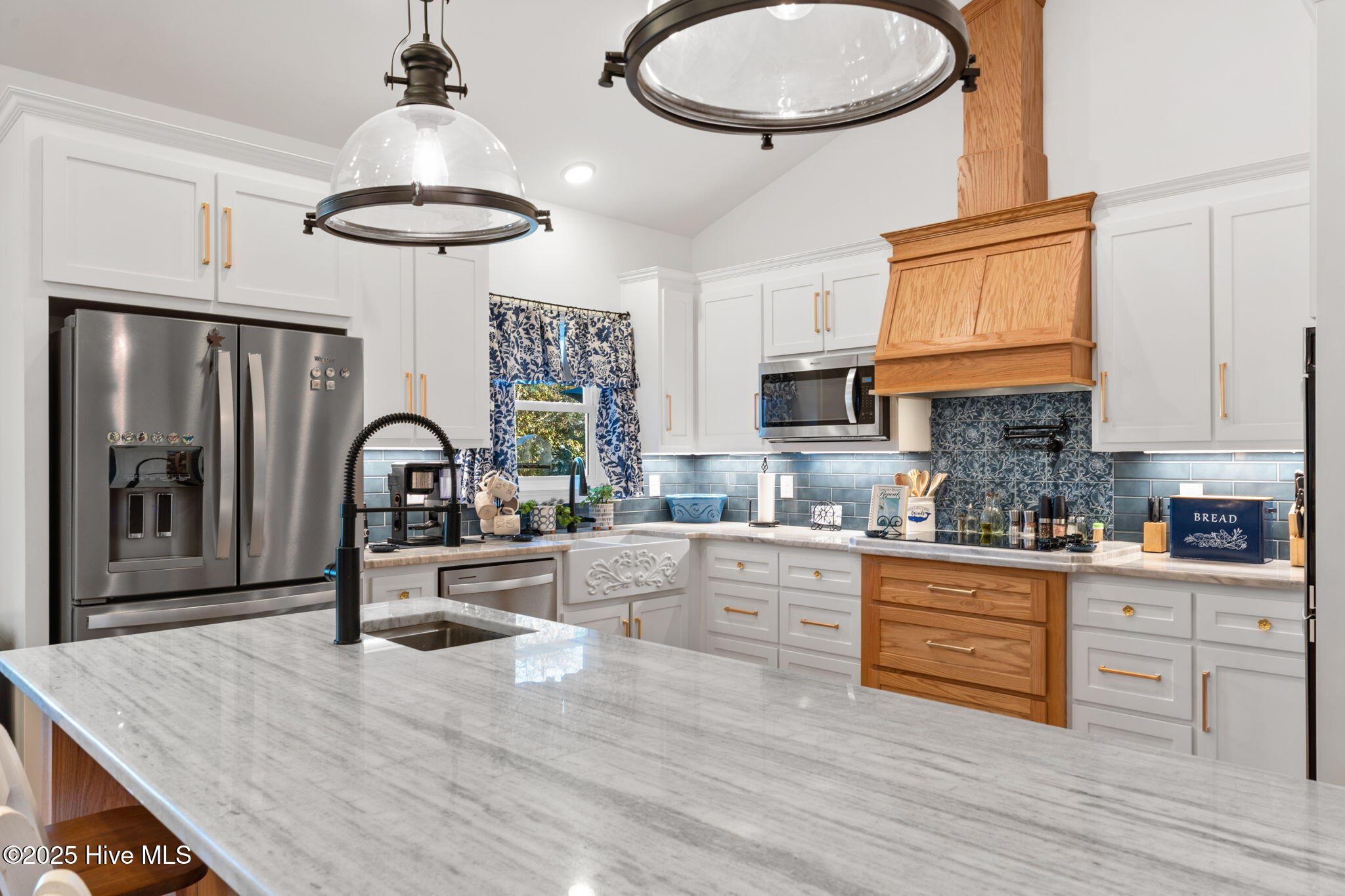 100564542 | Photo 26