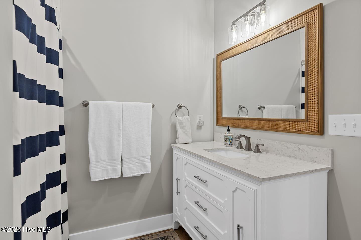 100543911 | Photo 47