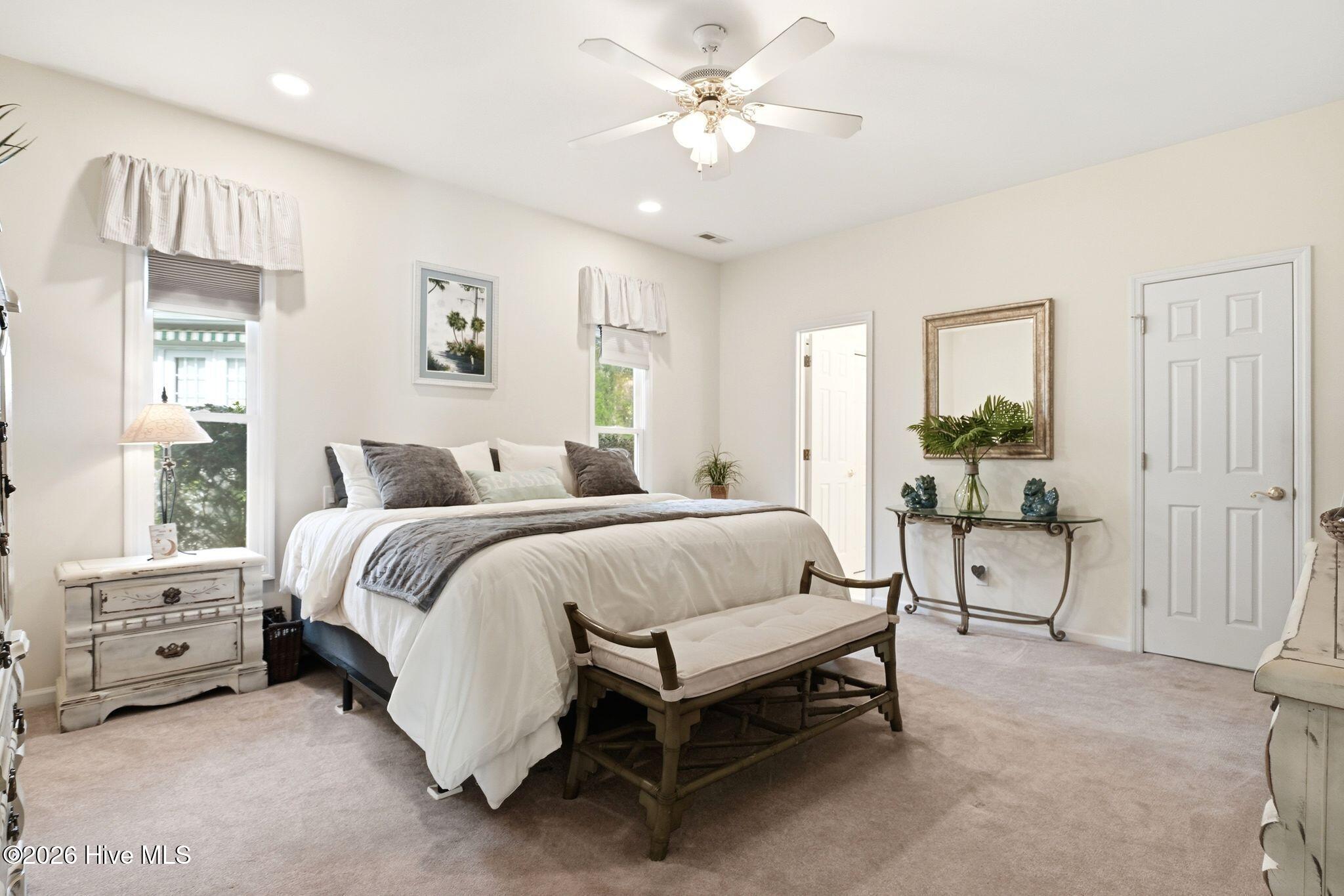 100562412 | Photo 36