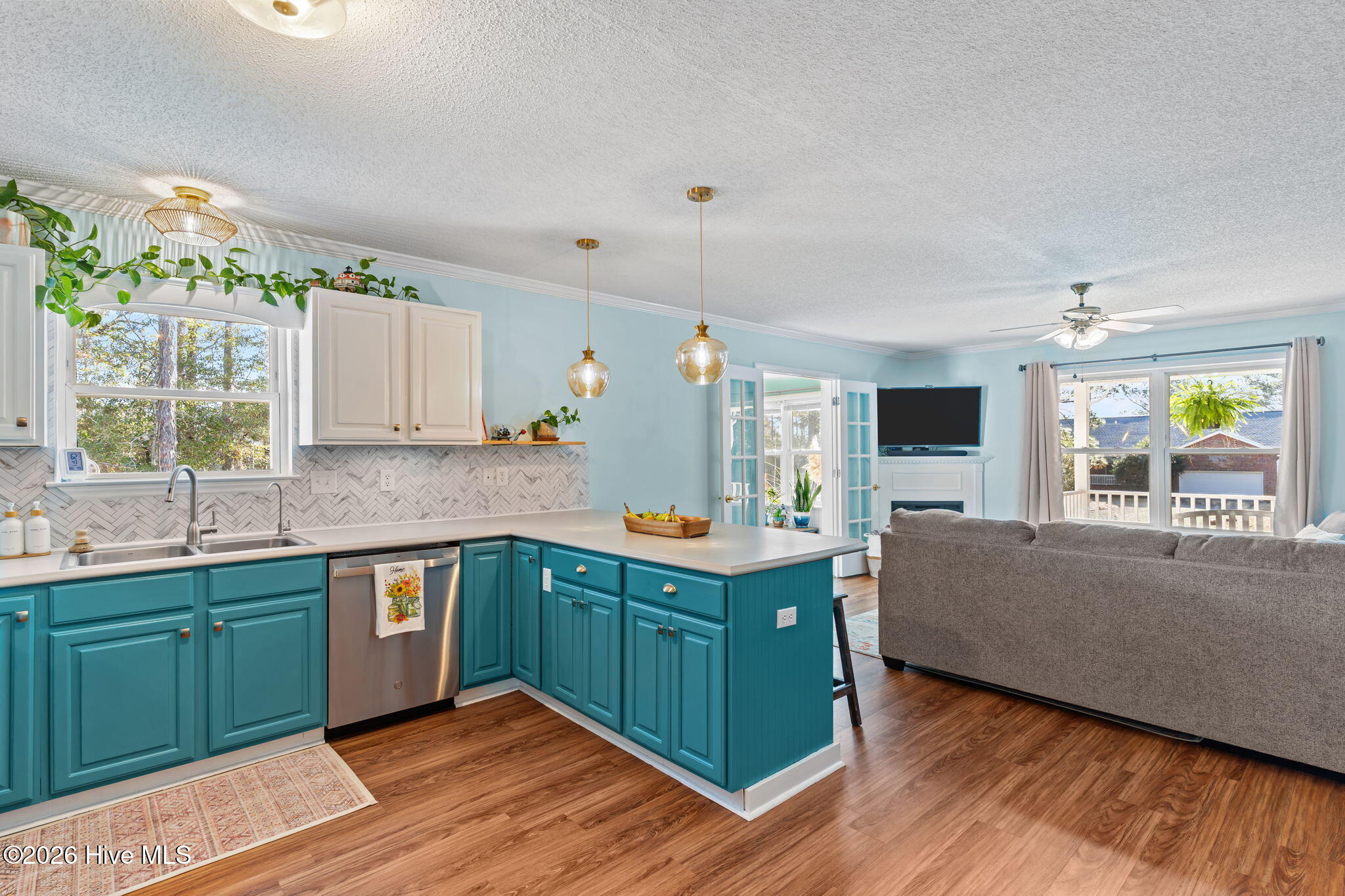 100557804 | Photo 30