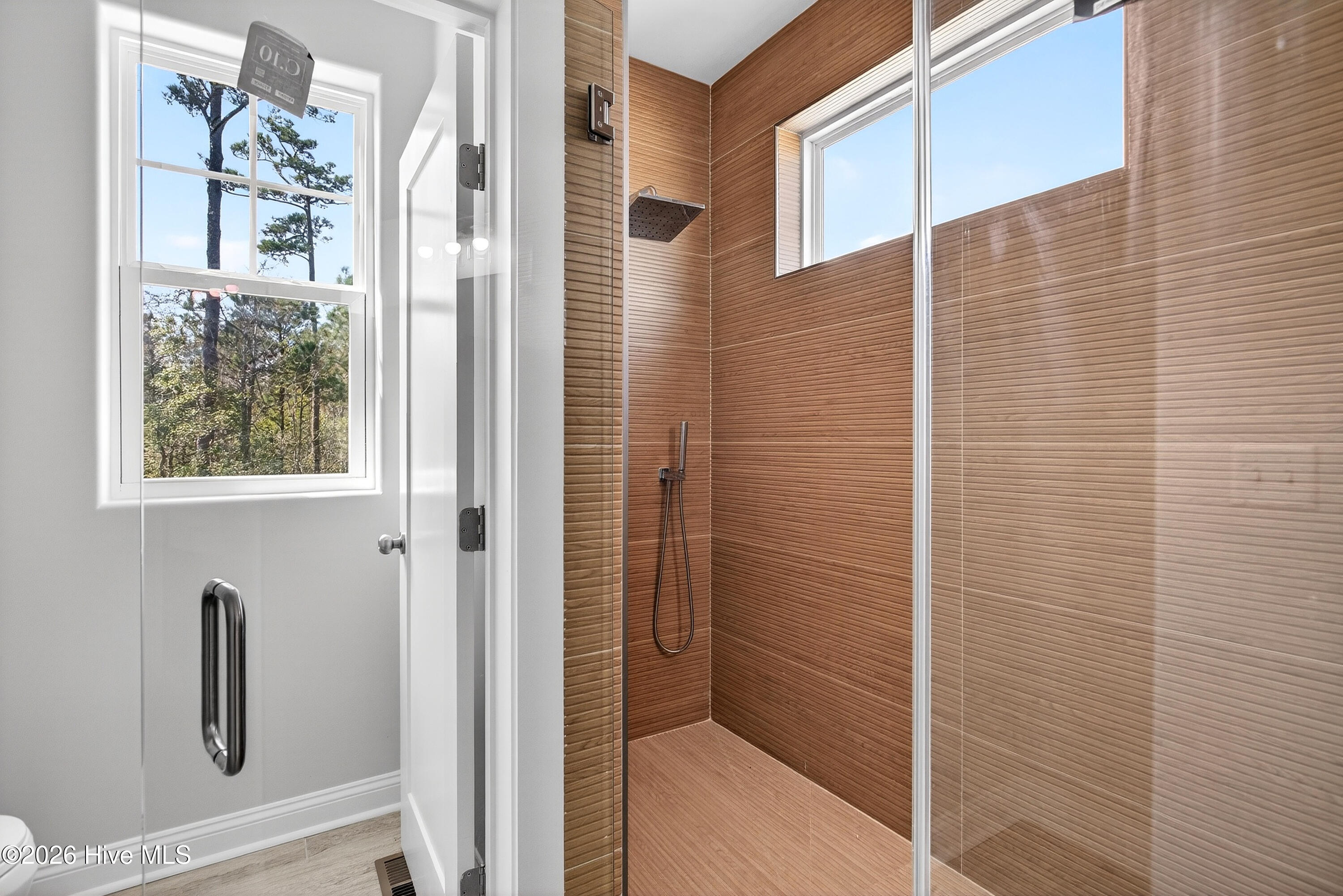 100559687 | Photo 20