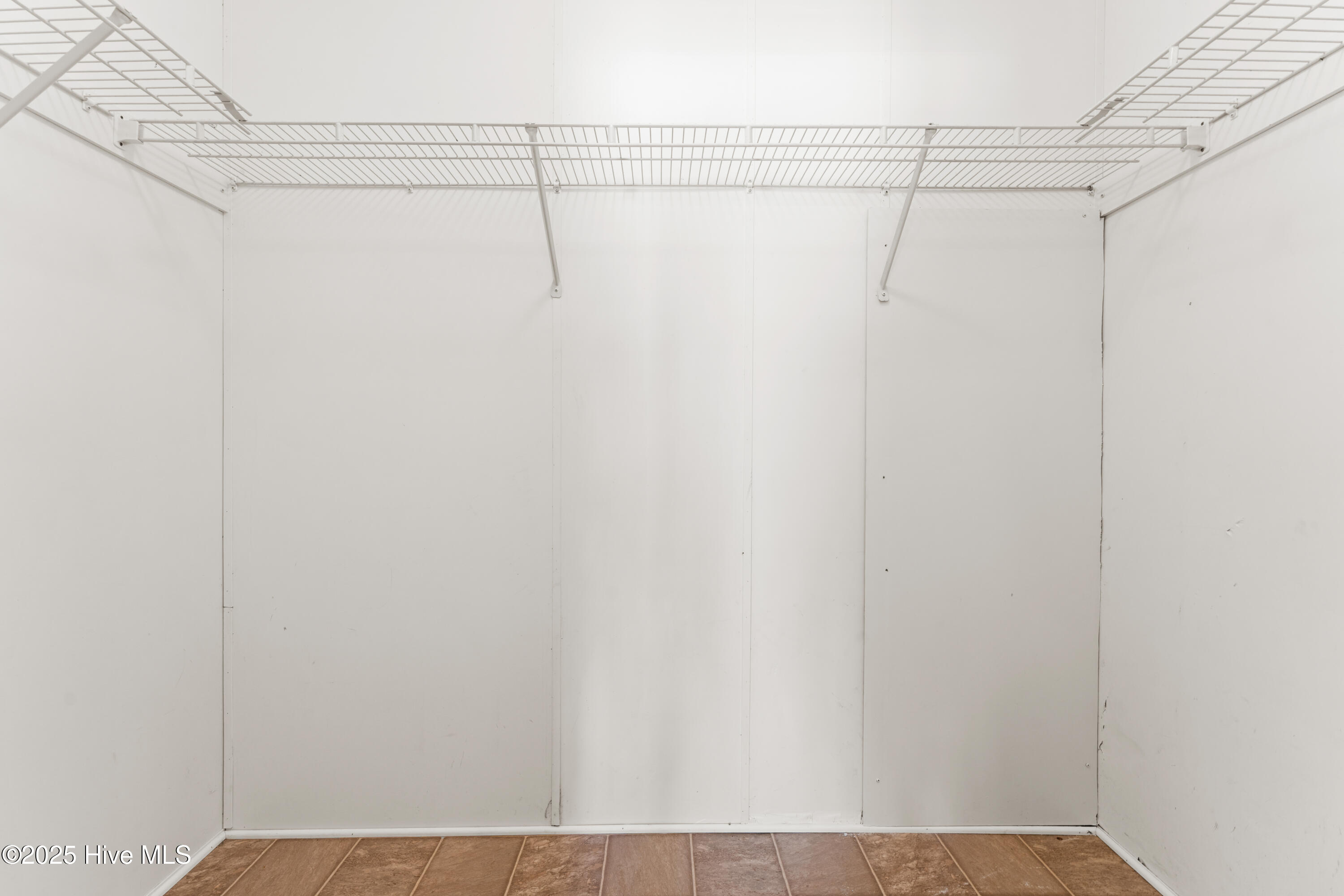 100547380 | Photo 23