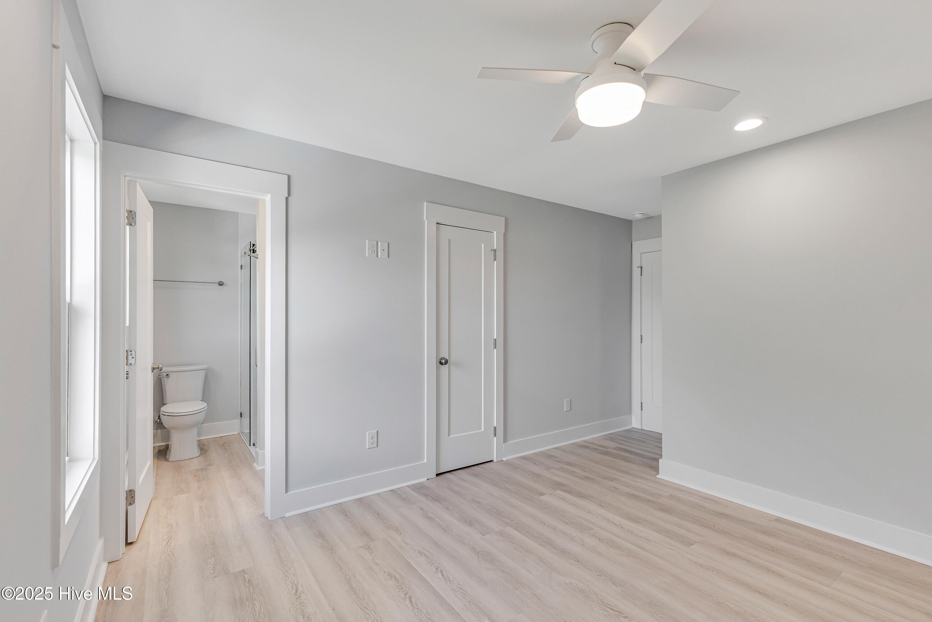 100535613 | Photo 33