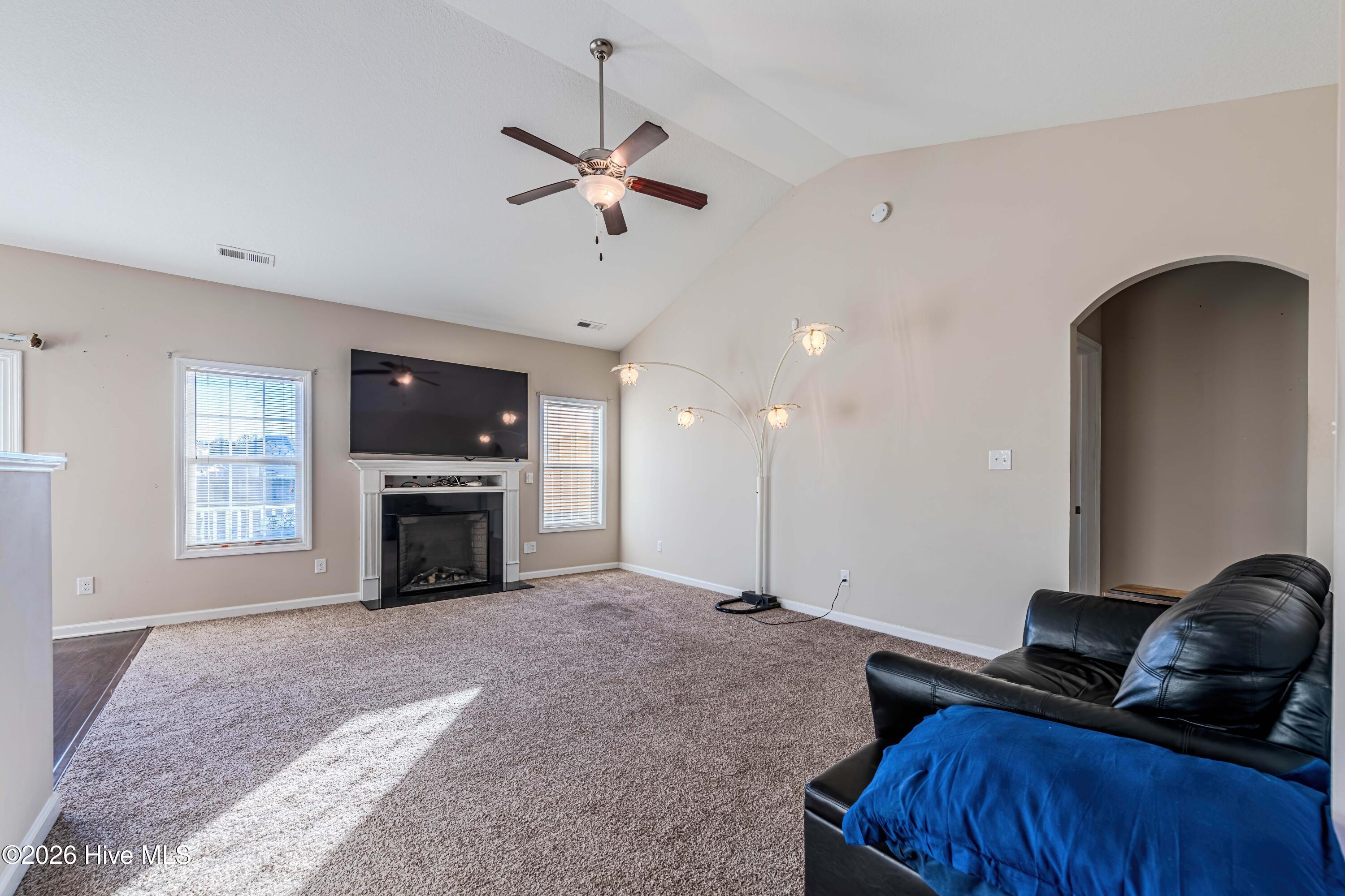 100549847 | Photo 18