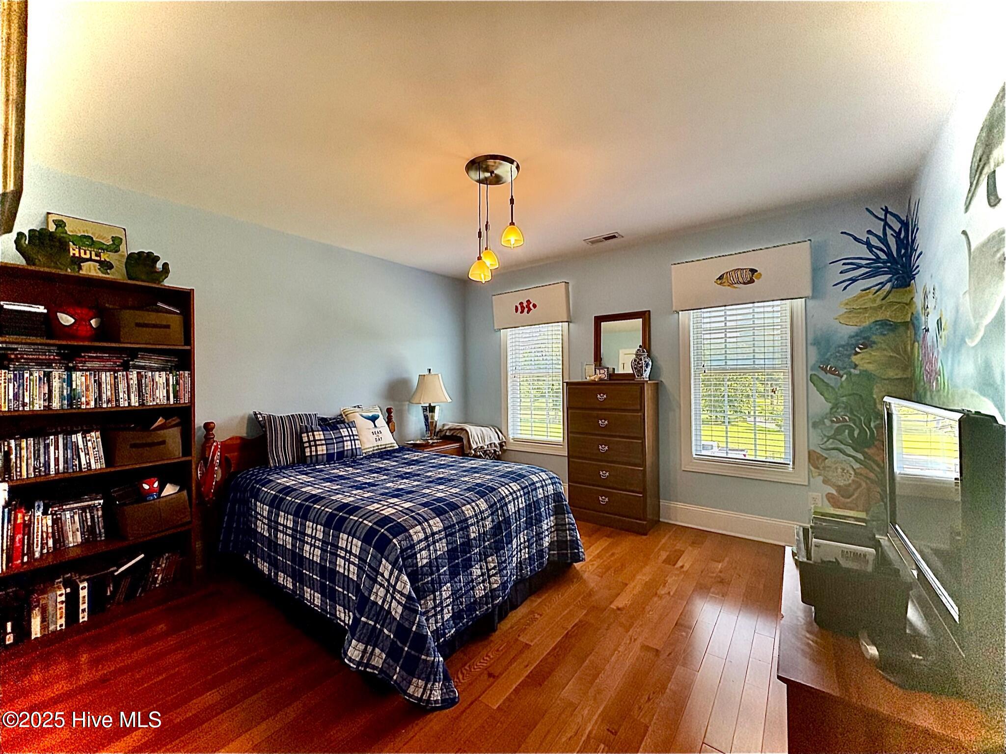 100518479 | Photo 31