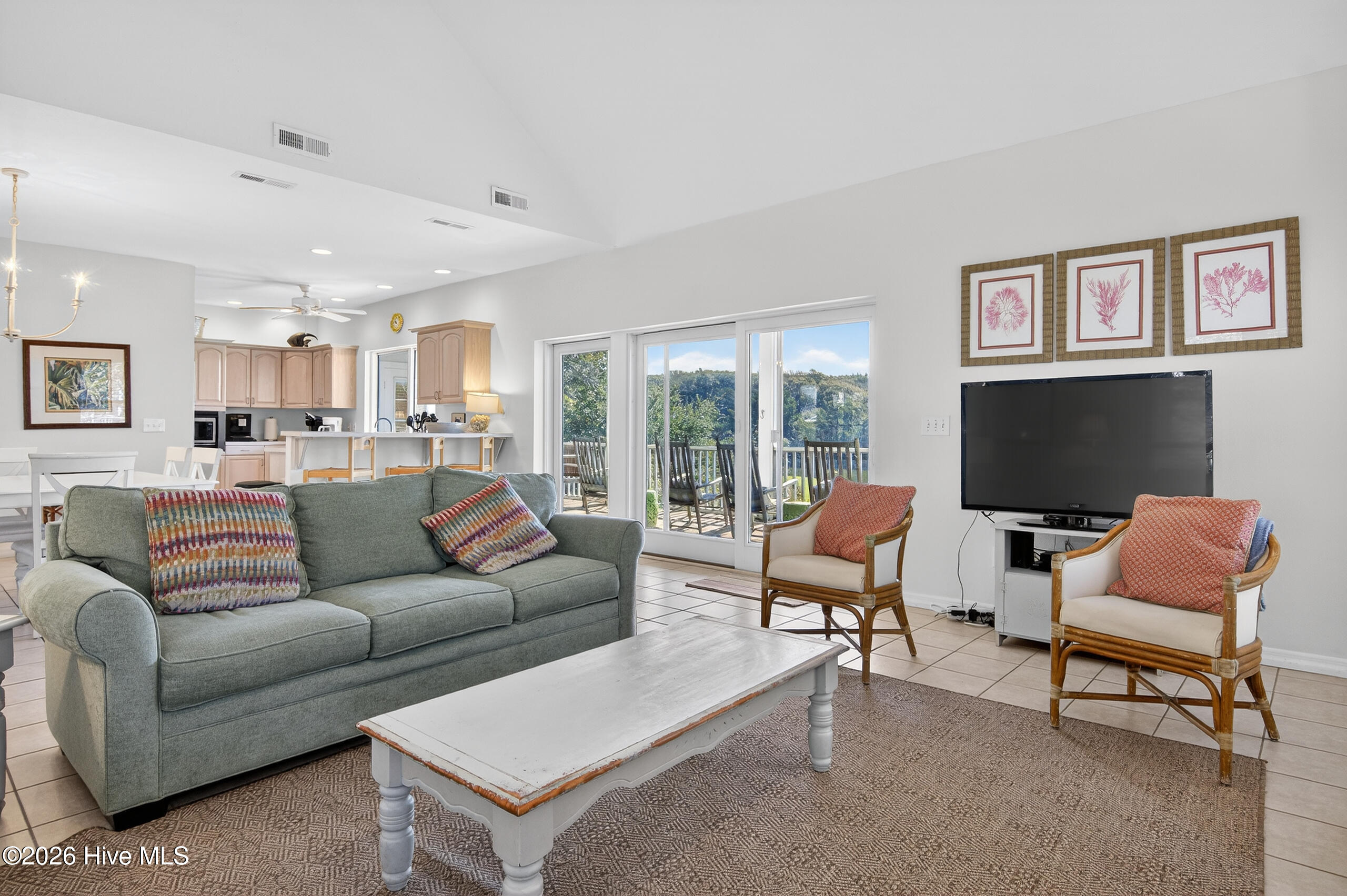 100565209 | Photo 15