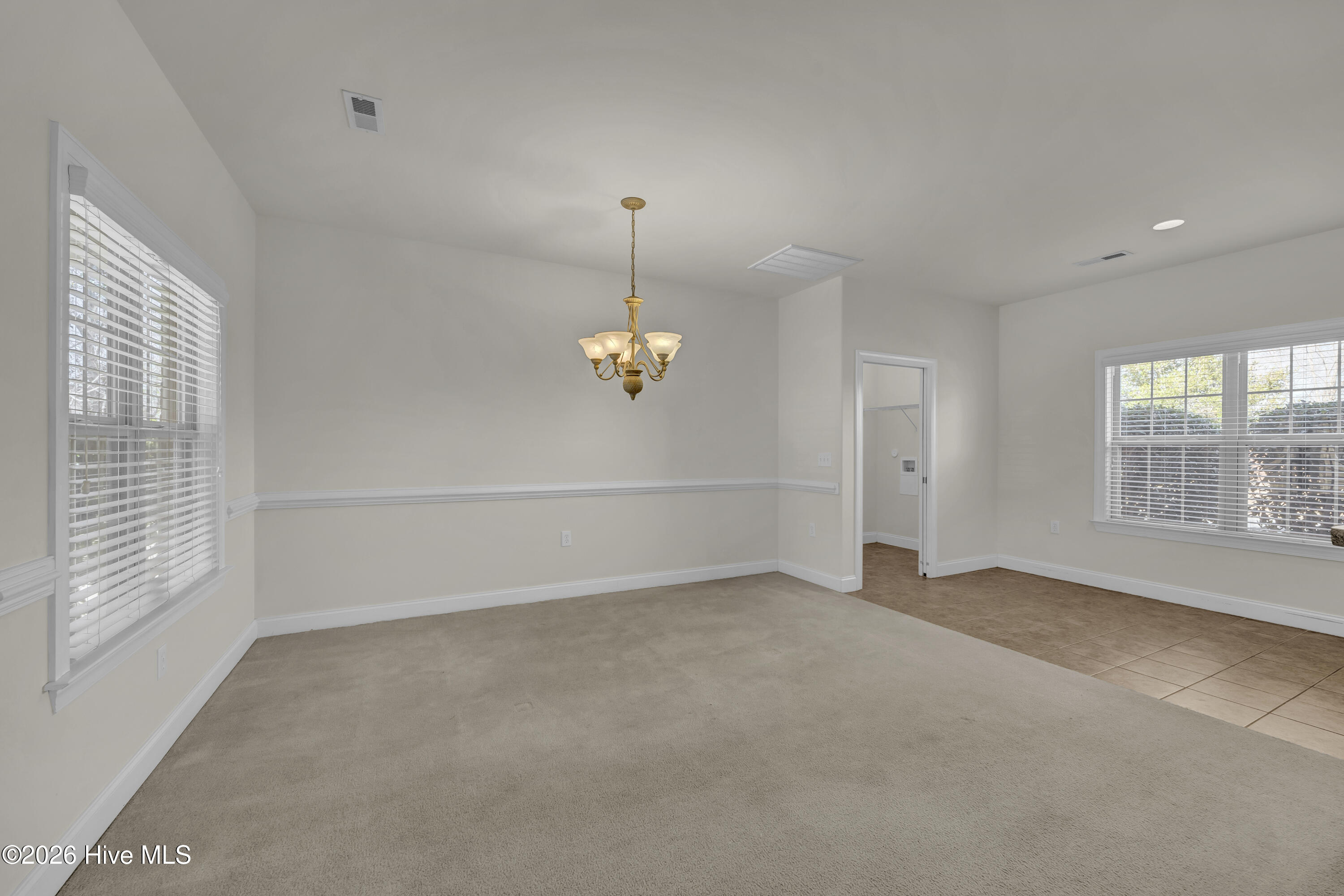 100549247 | Photo 21