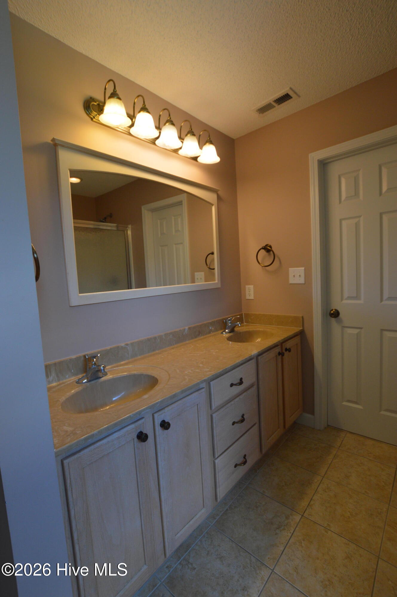 100565813 | Photo 20