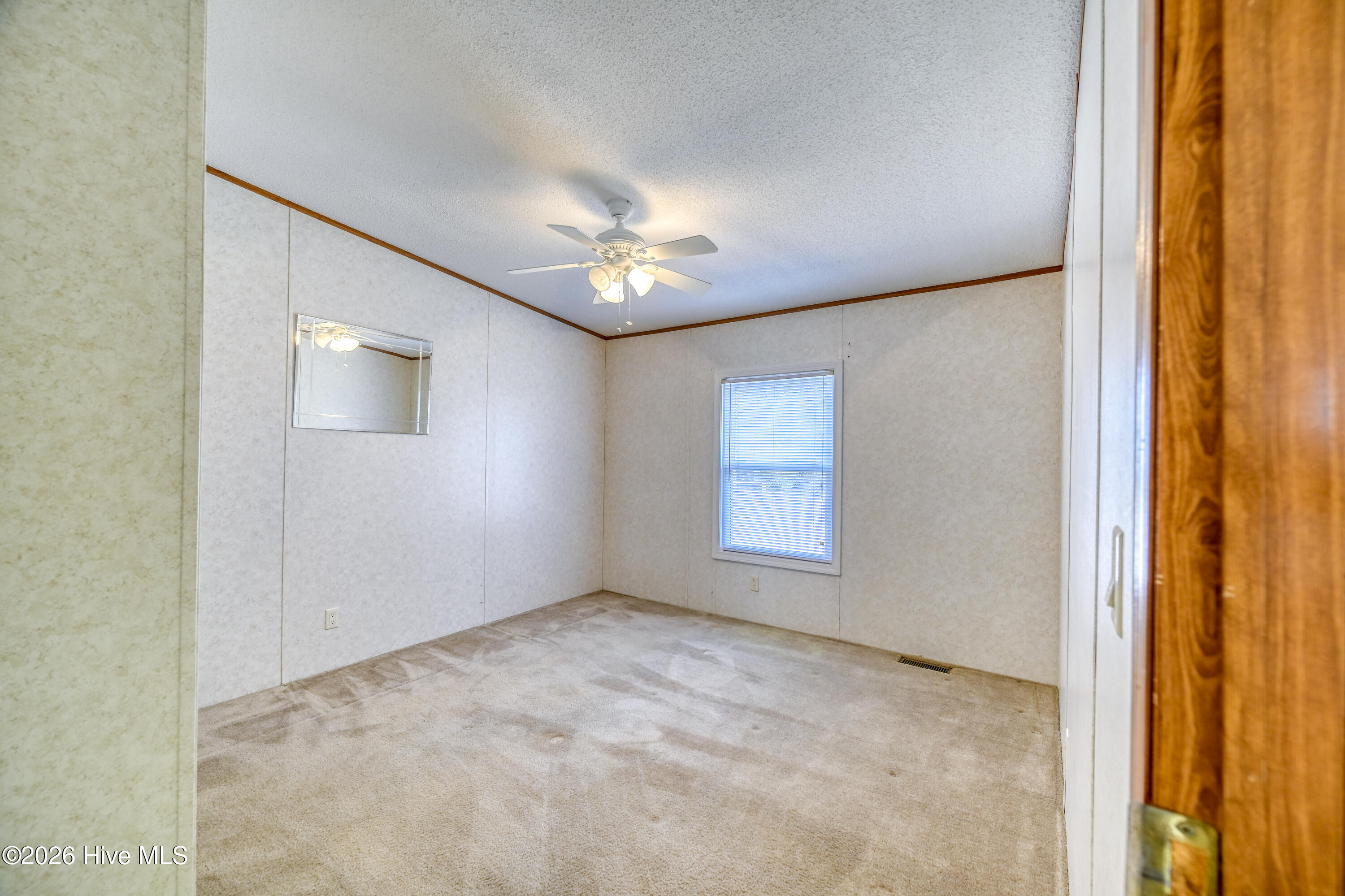 100557580 | Photo 26