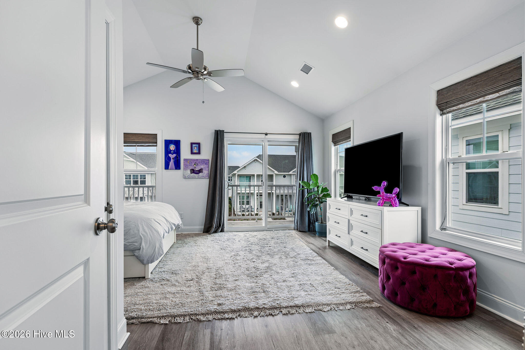 100558472 | Photo 17