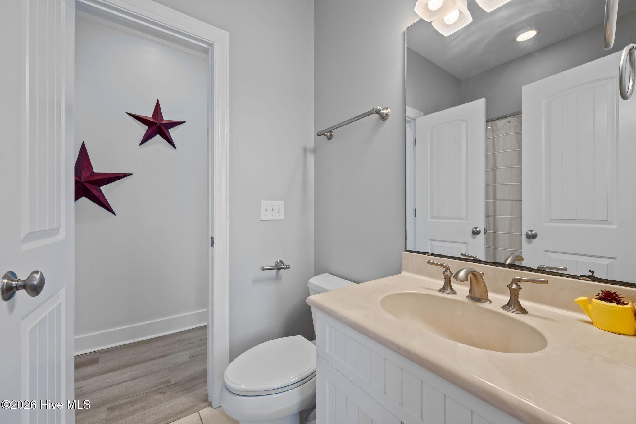 100570241 | Photo 45