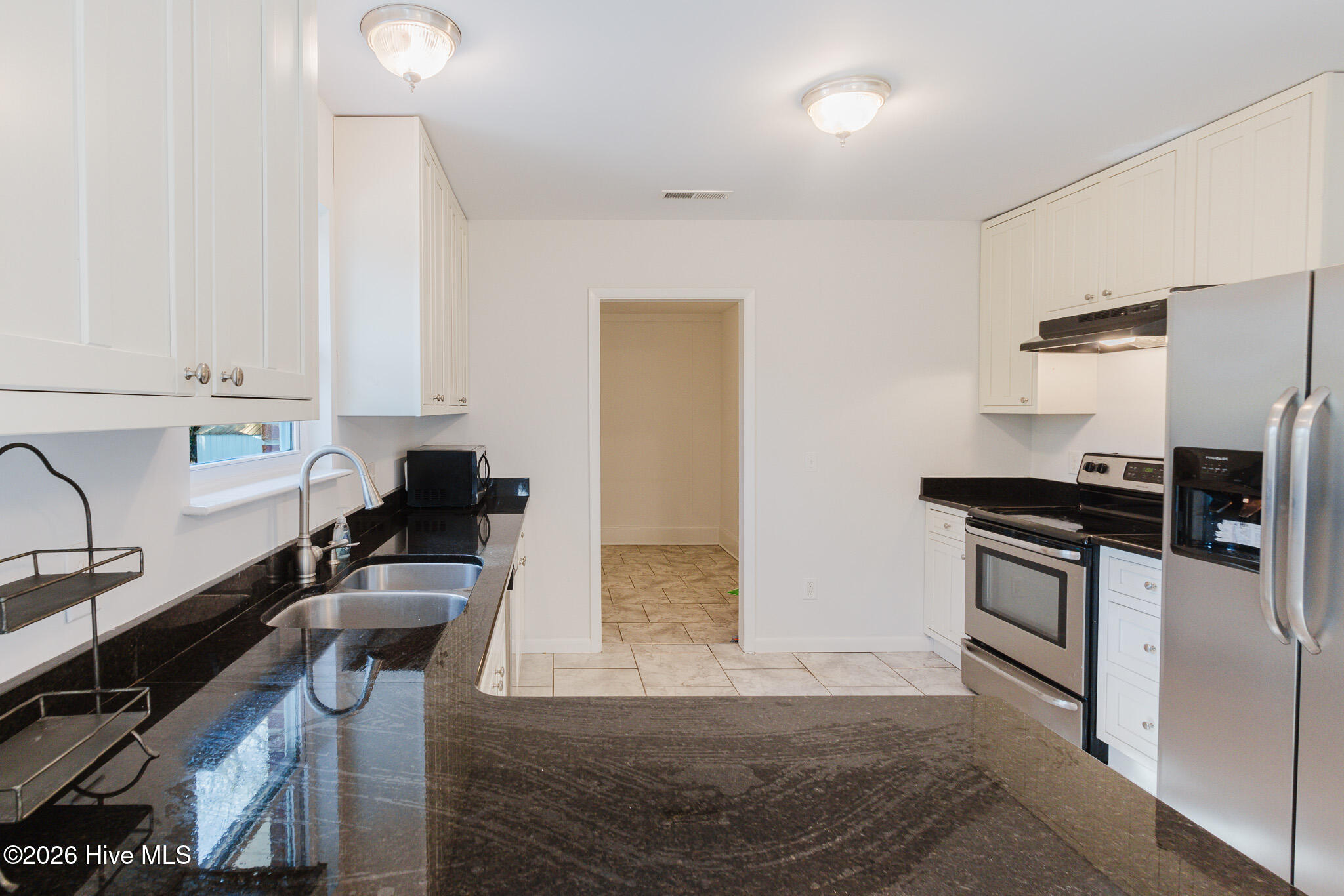 100550939 | Photo 12