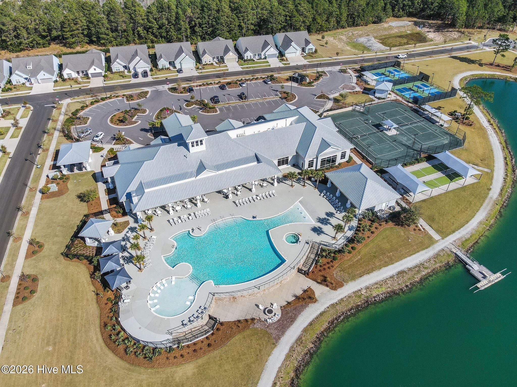 100560381 | Photo 45