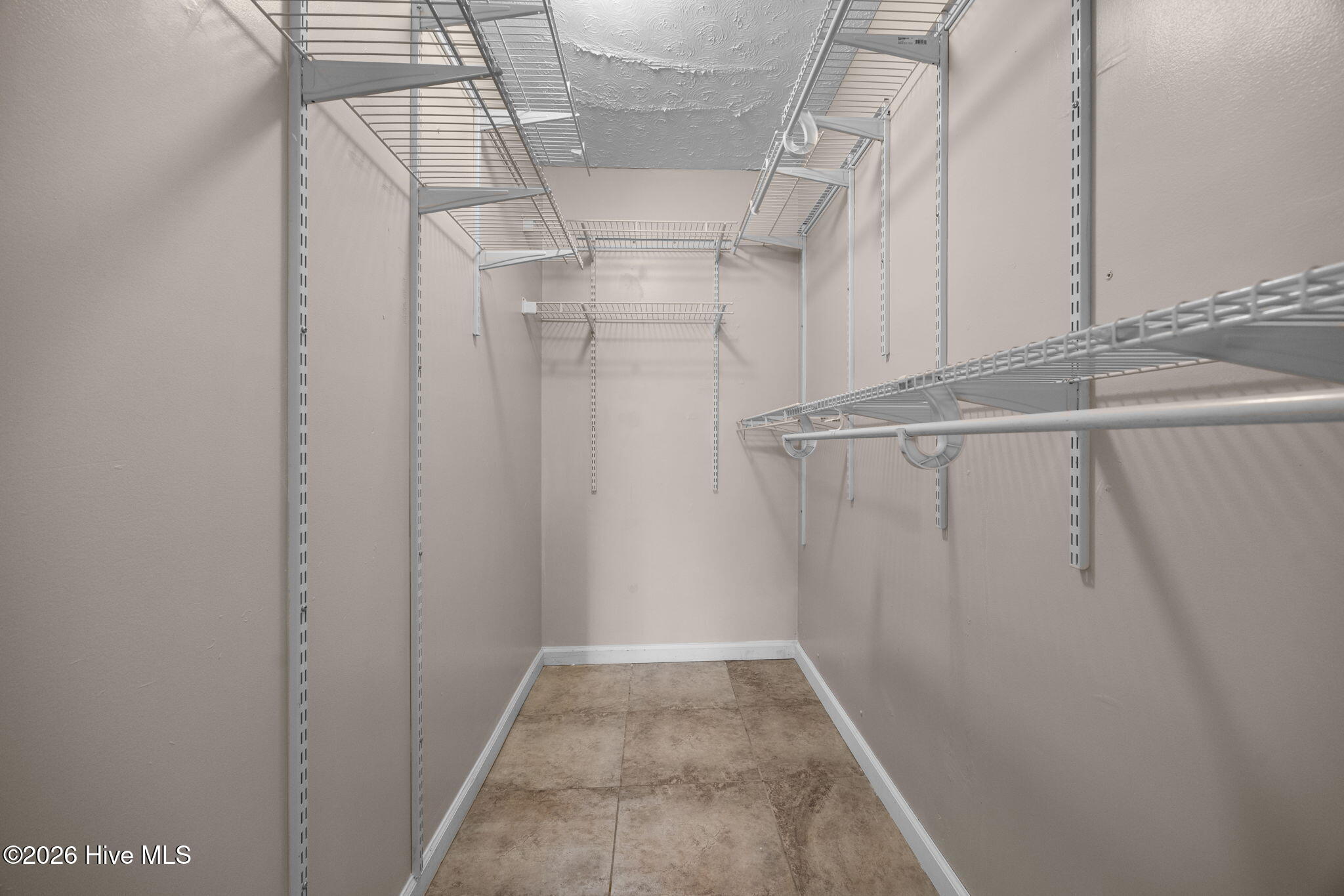 100550799 | Photo 21