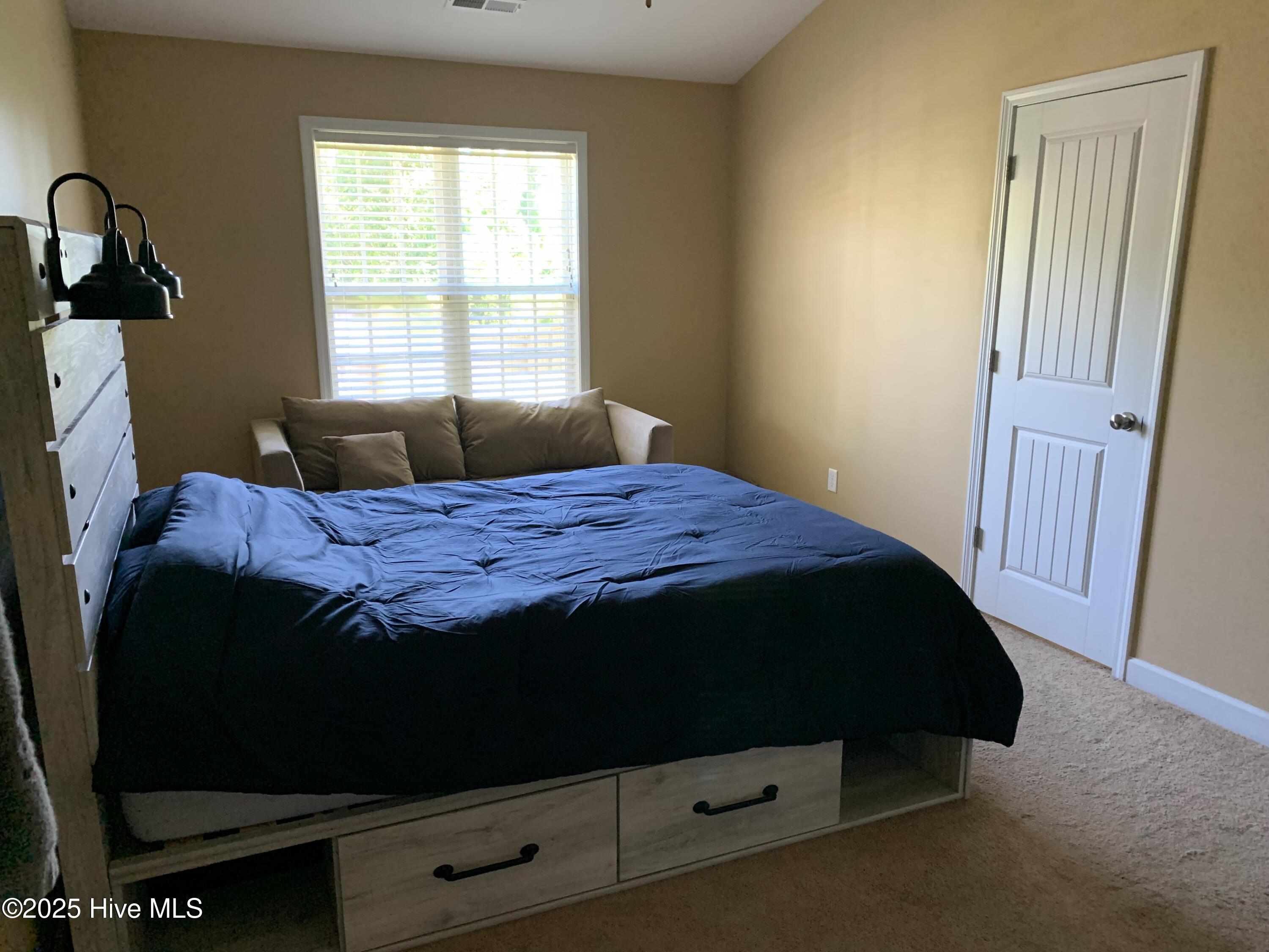 100535861 | Photo 14