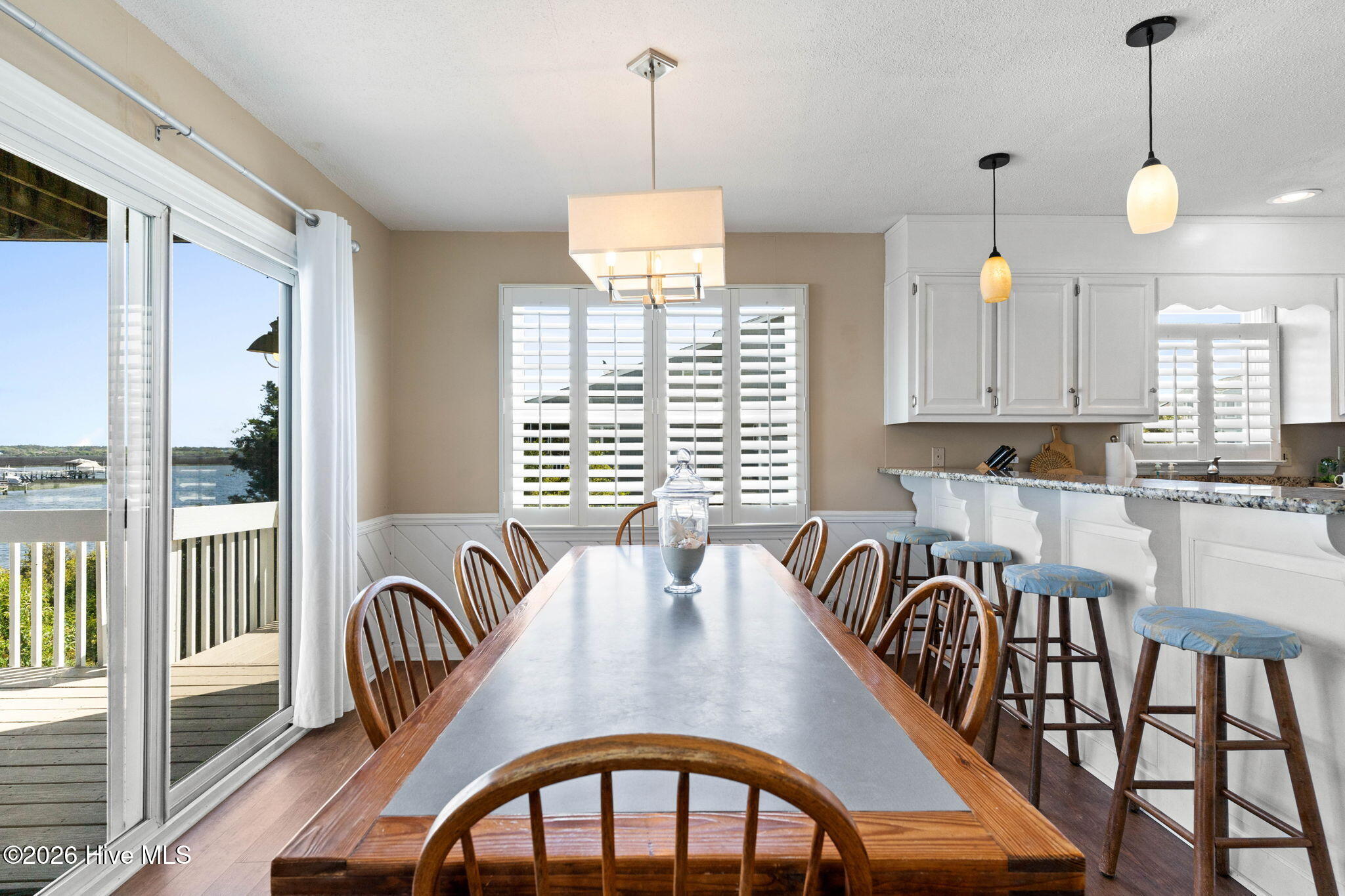 100566537 | Photo 20