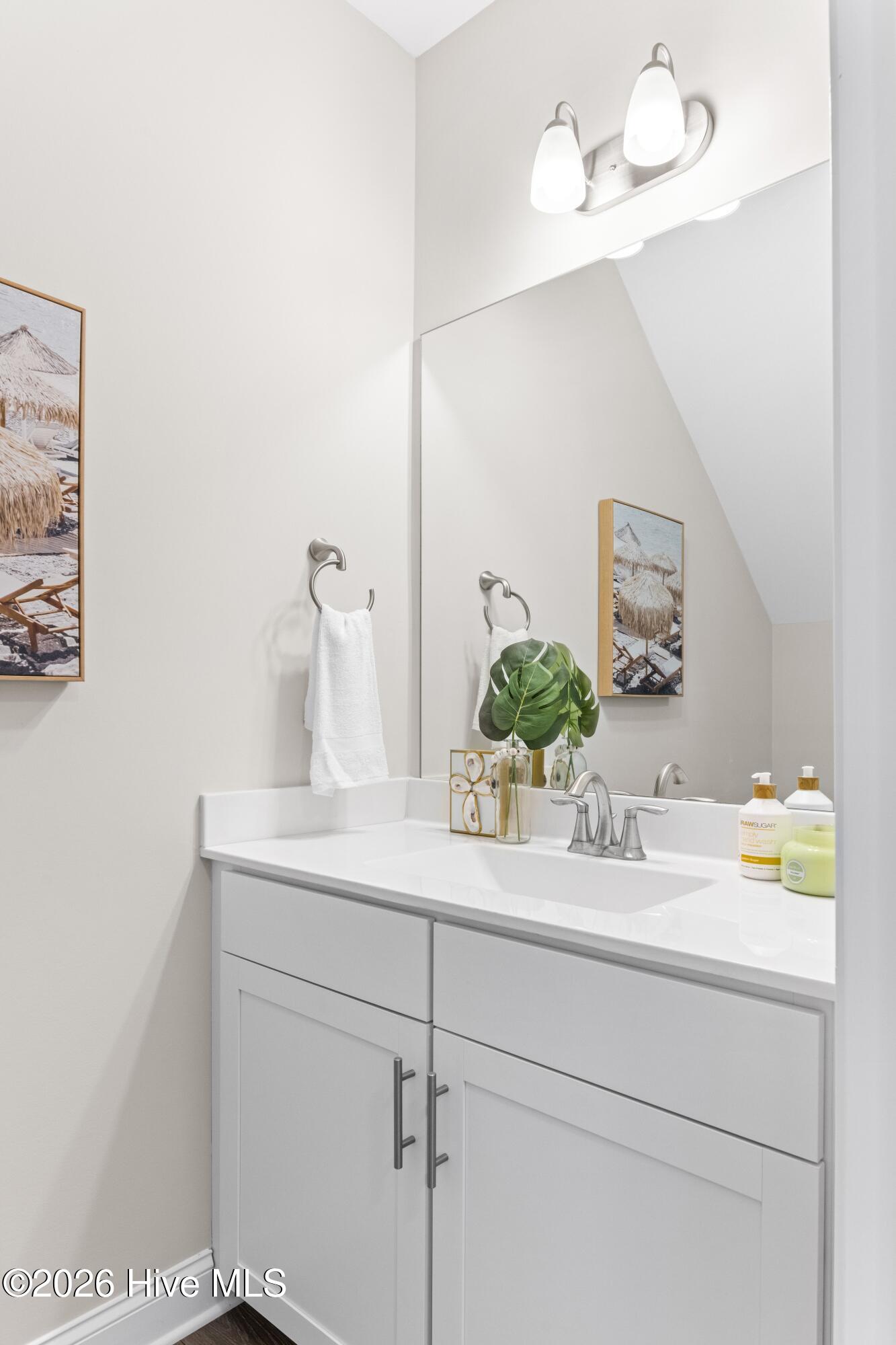 100561079 | Photo 20