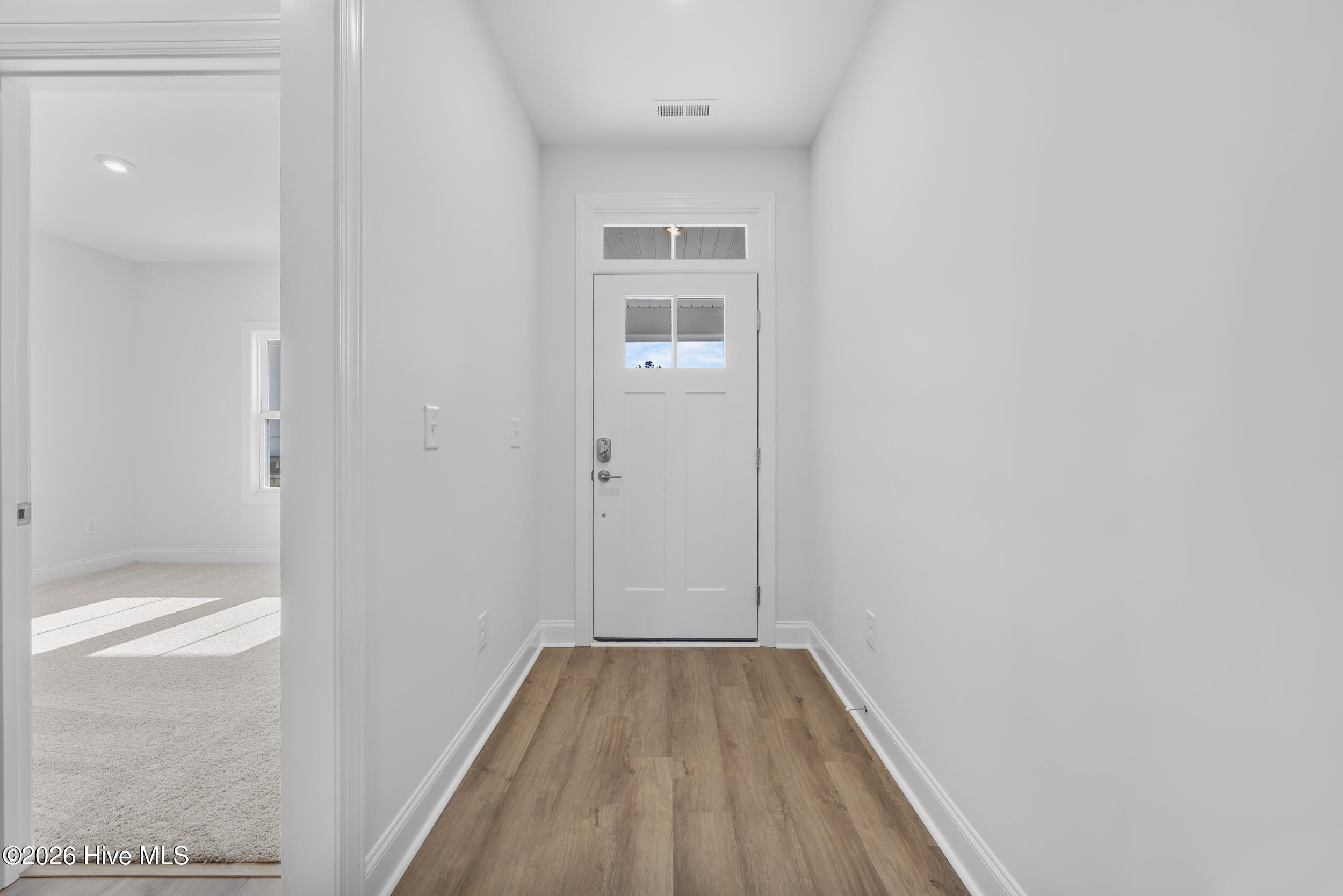 100527053 | Photo 13