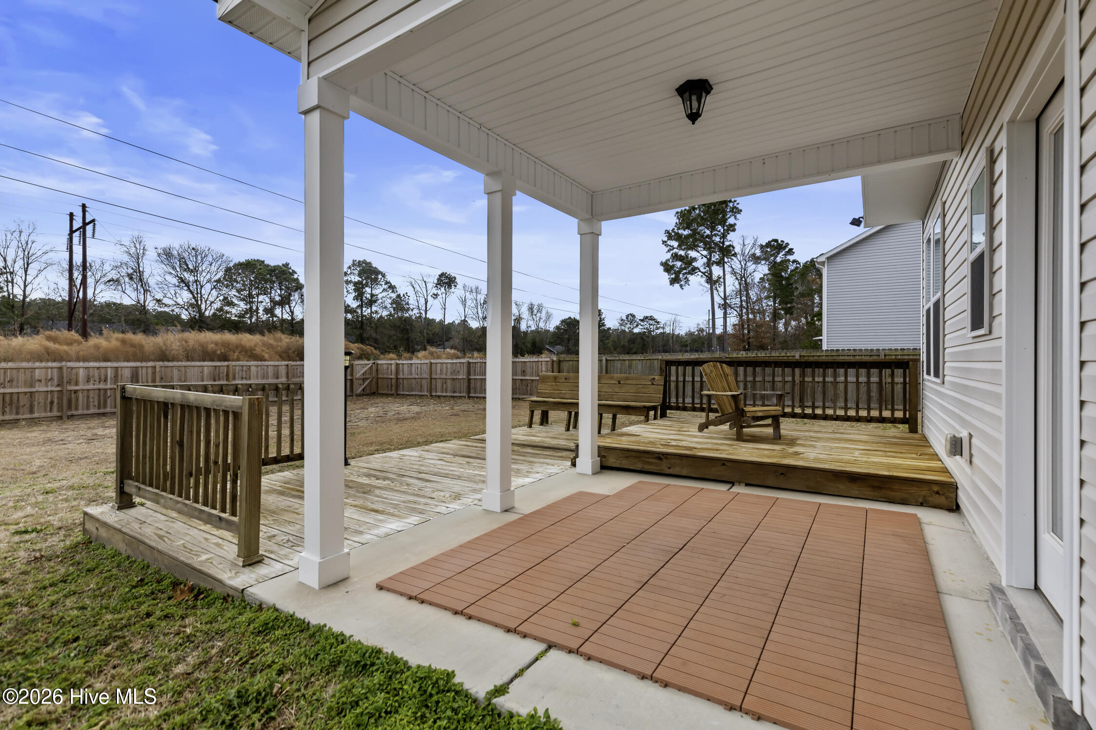 100548143 | Photo 36