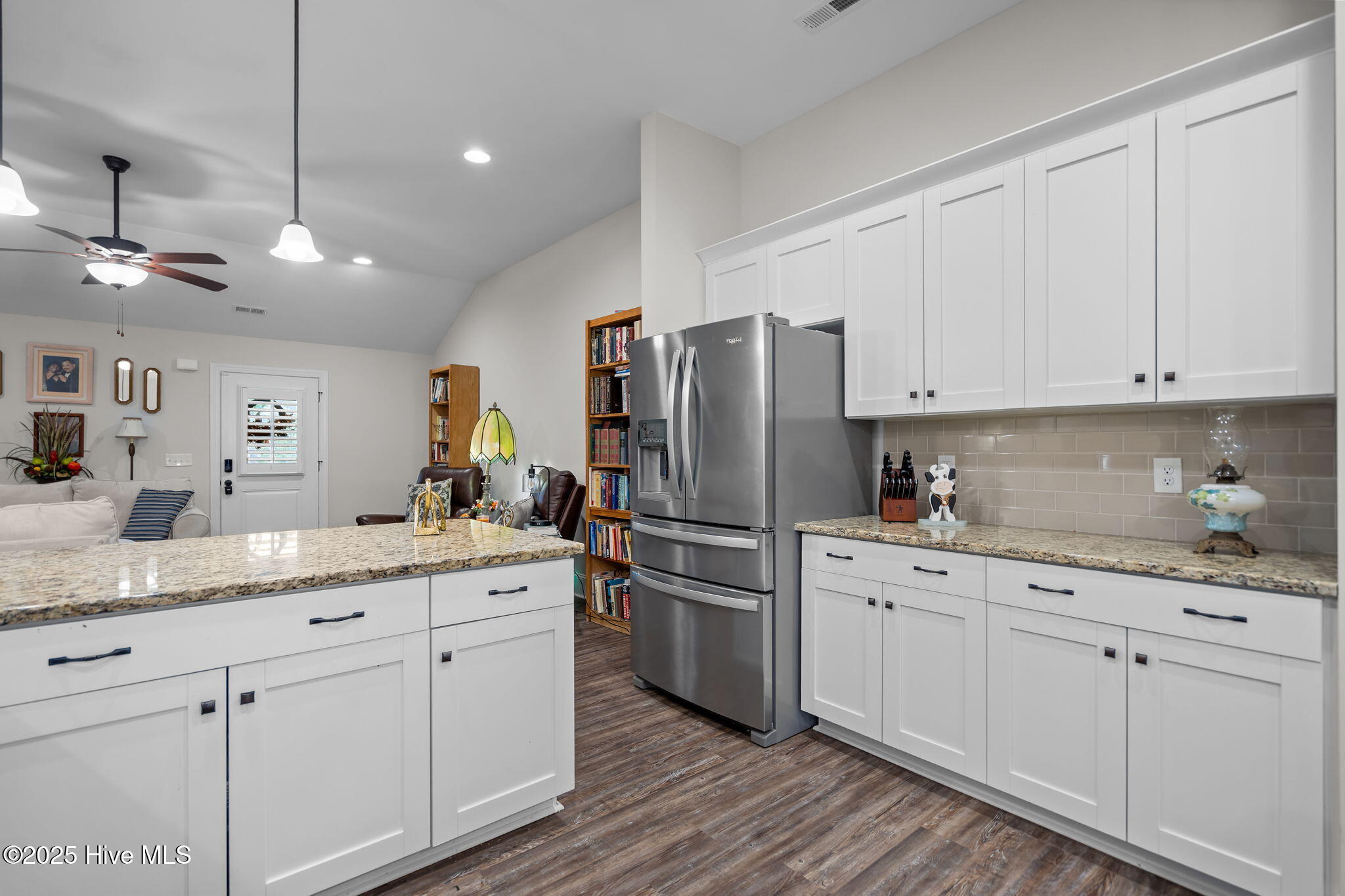 100539451 | Photo 15