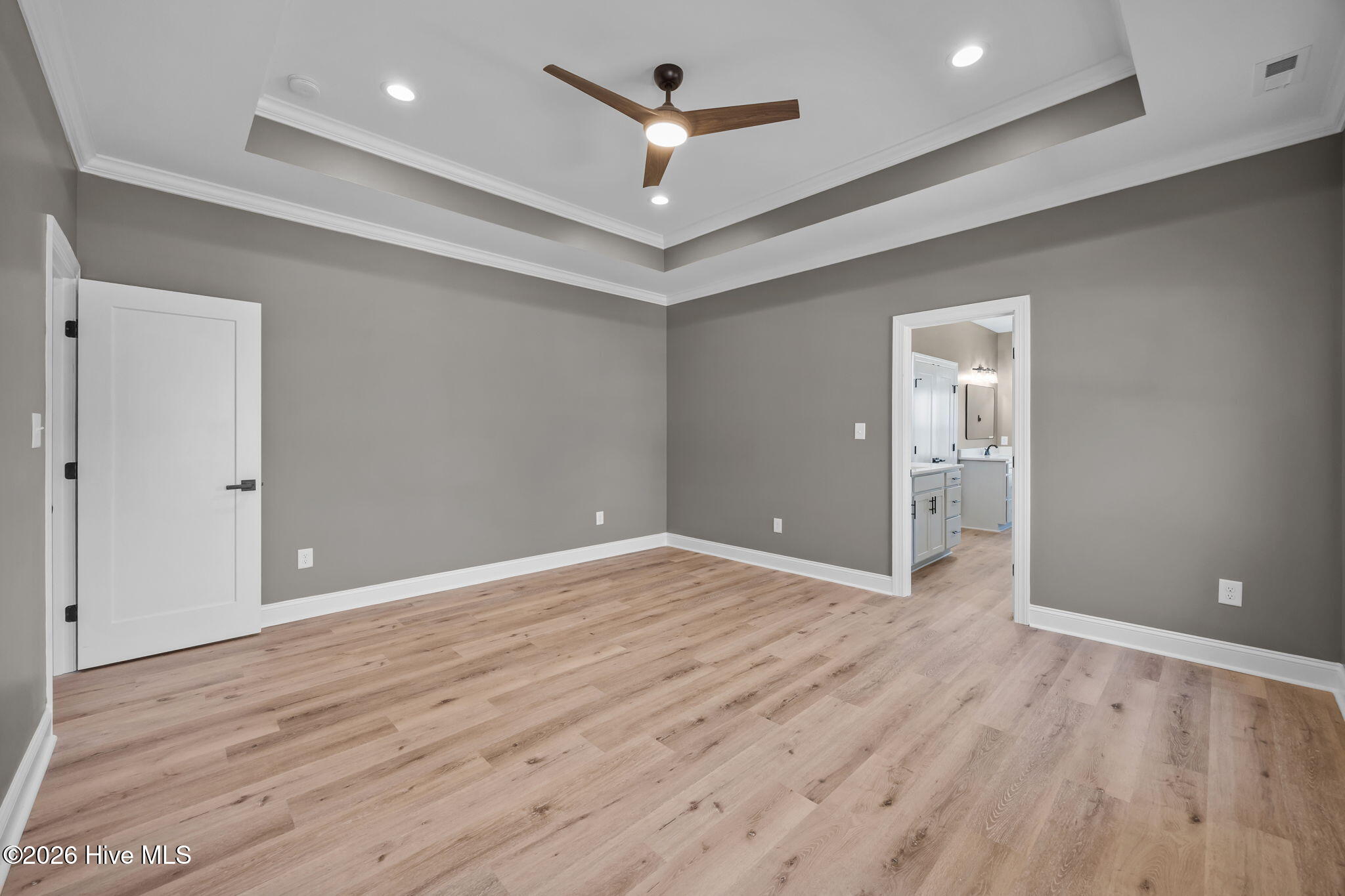 100569181 | Photo 18