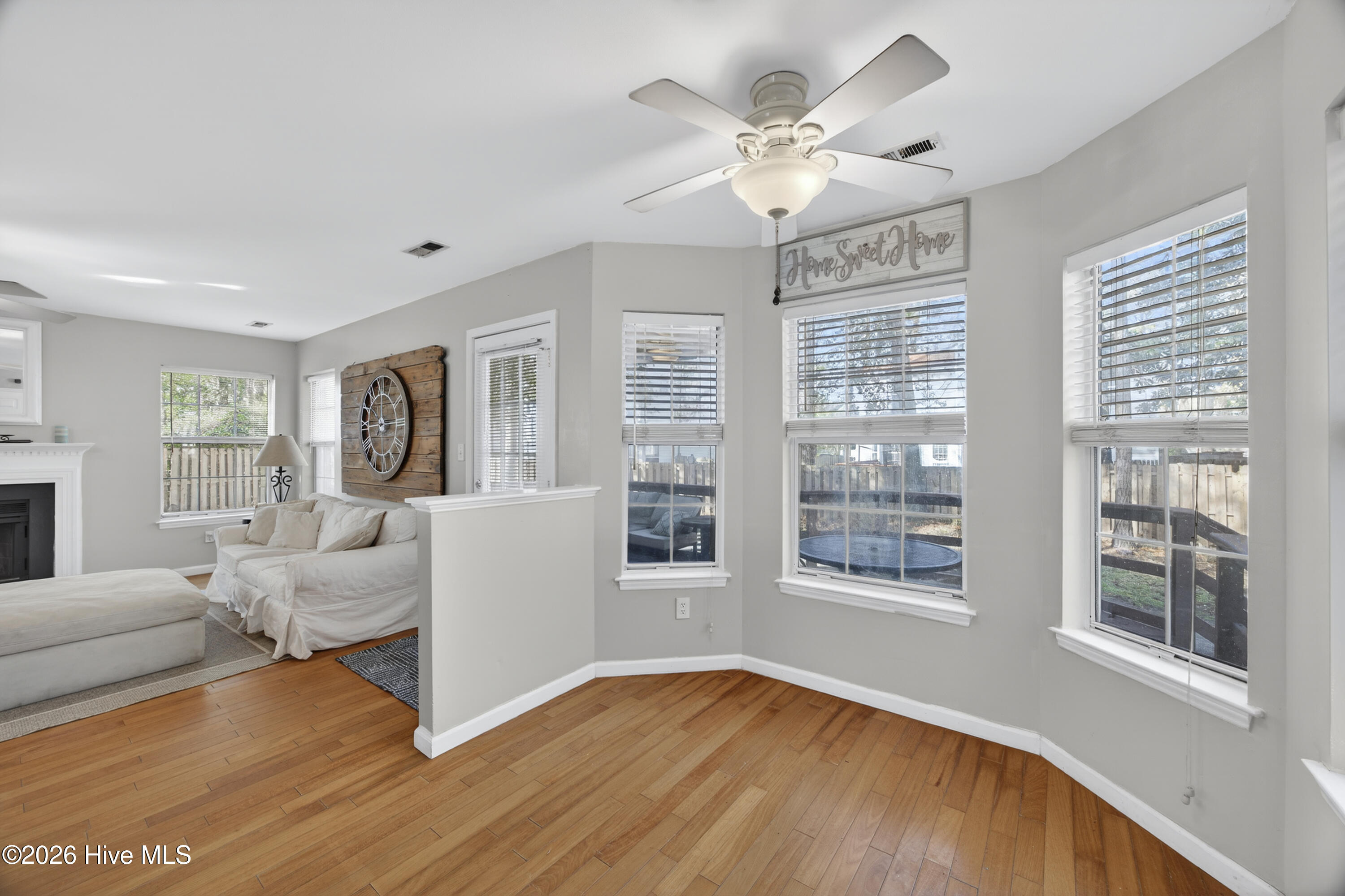 100550573 | Photo 16