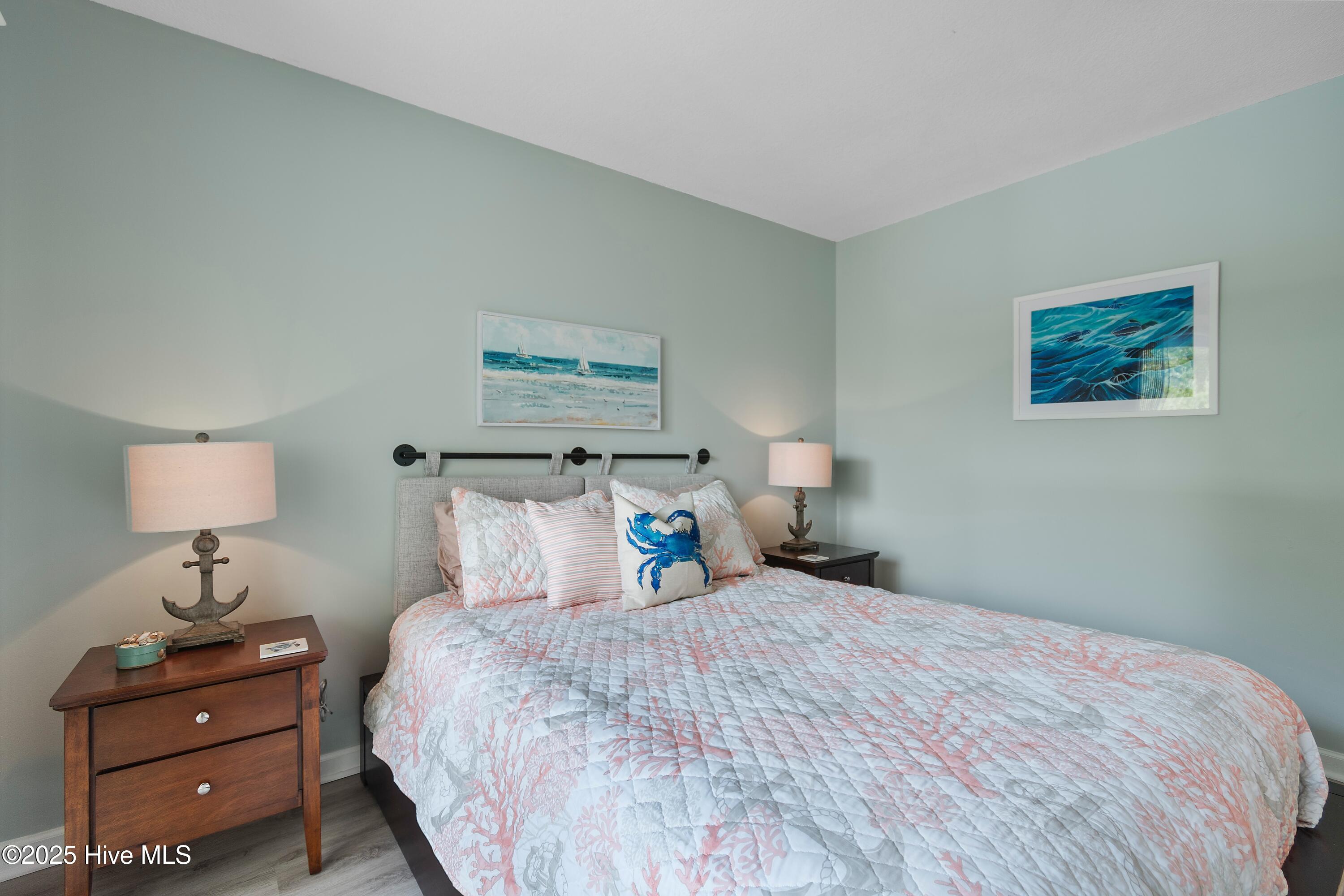 100537972 | Photo 33