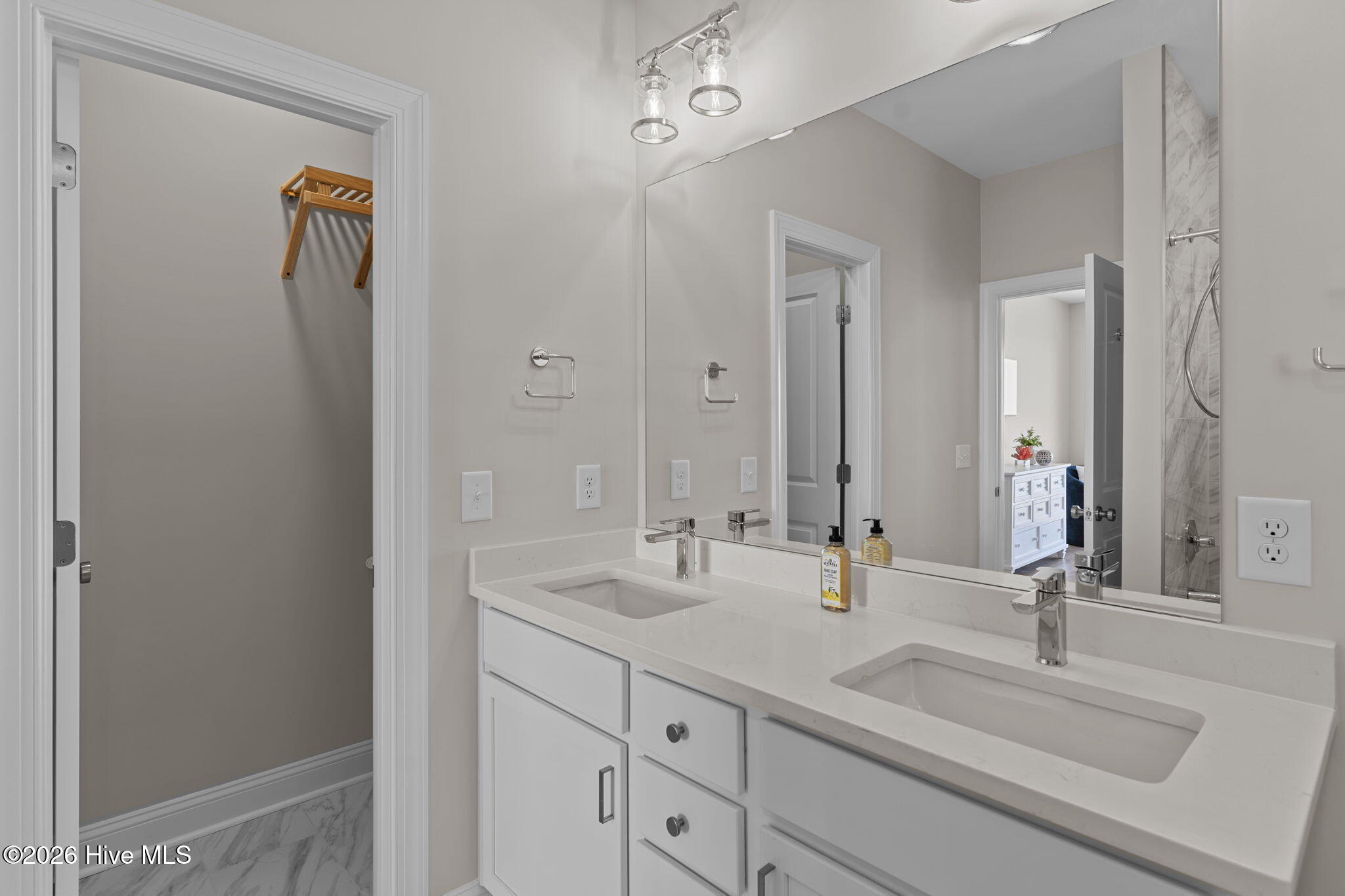 100554783 | Photo 27