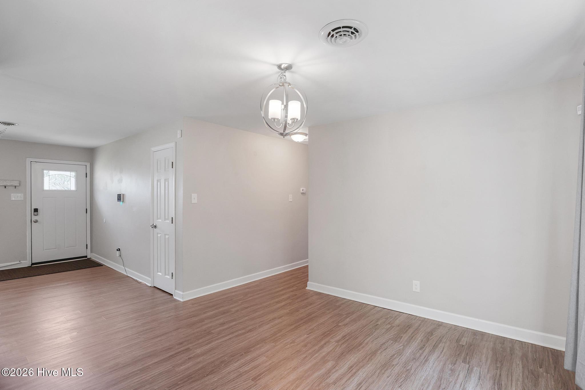 100550982 | Photo 22