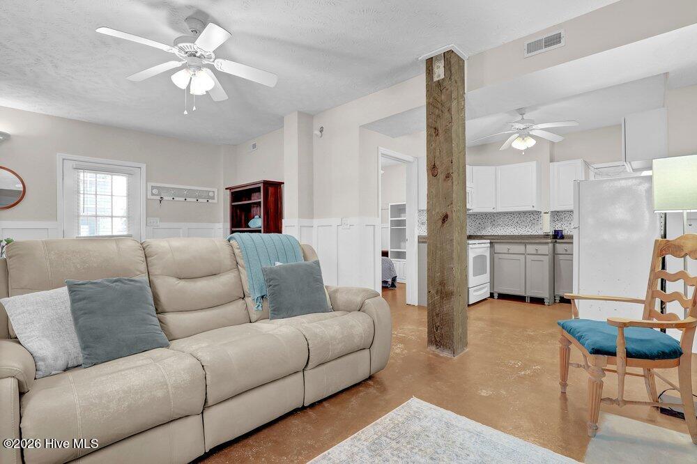 8007 8th Street, Surf City, NC, 28445