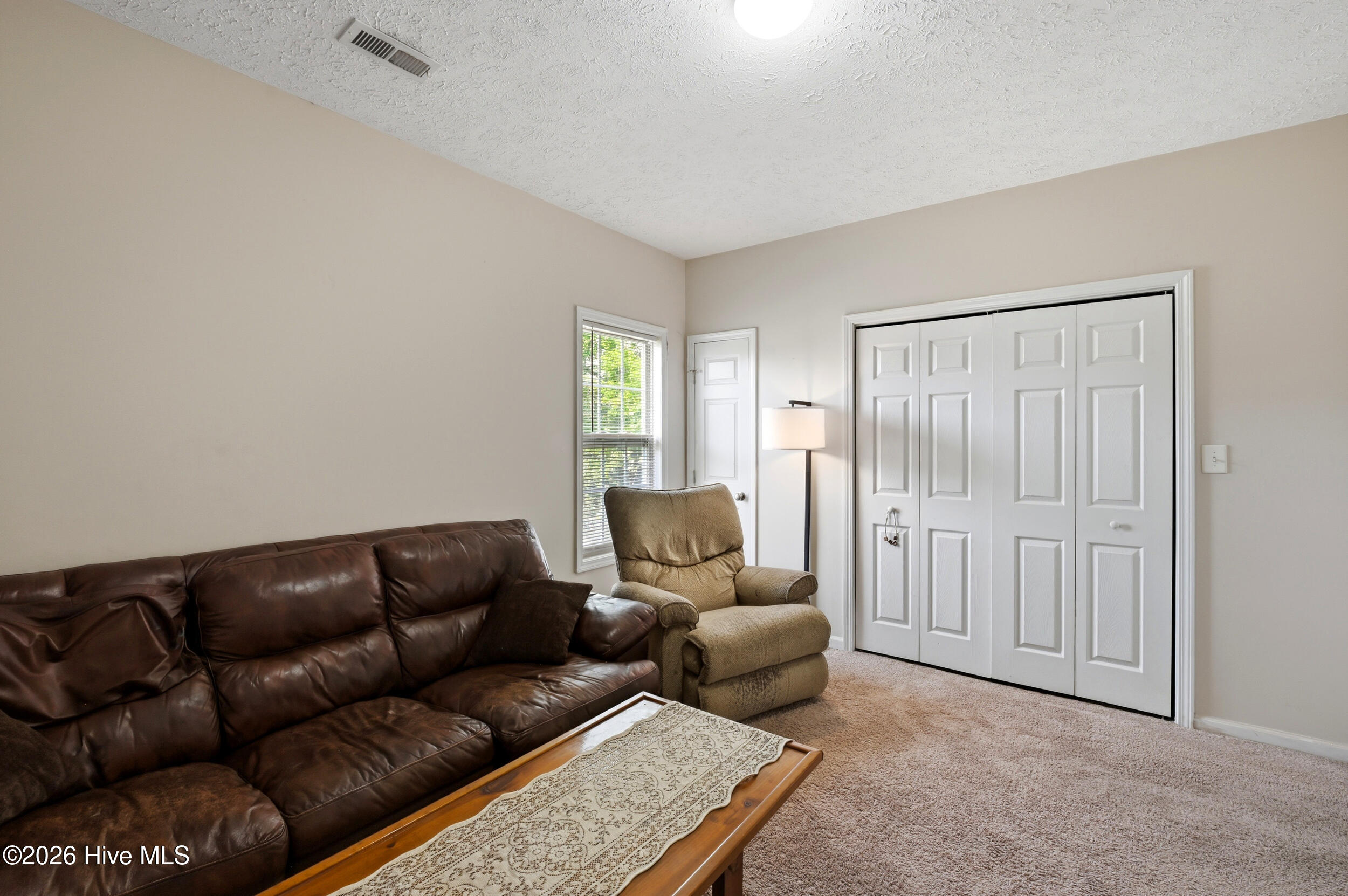 100566143 | Photo 28