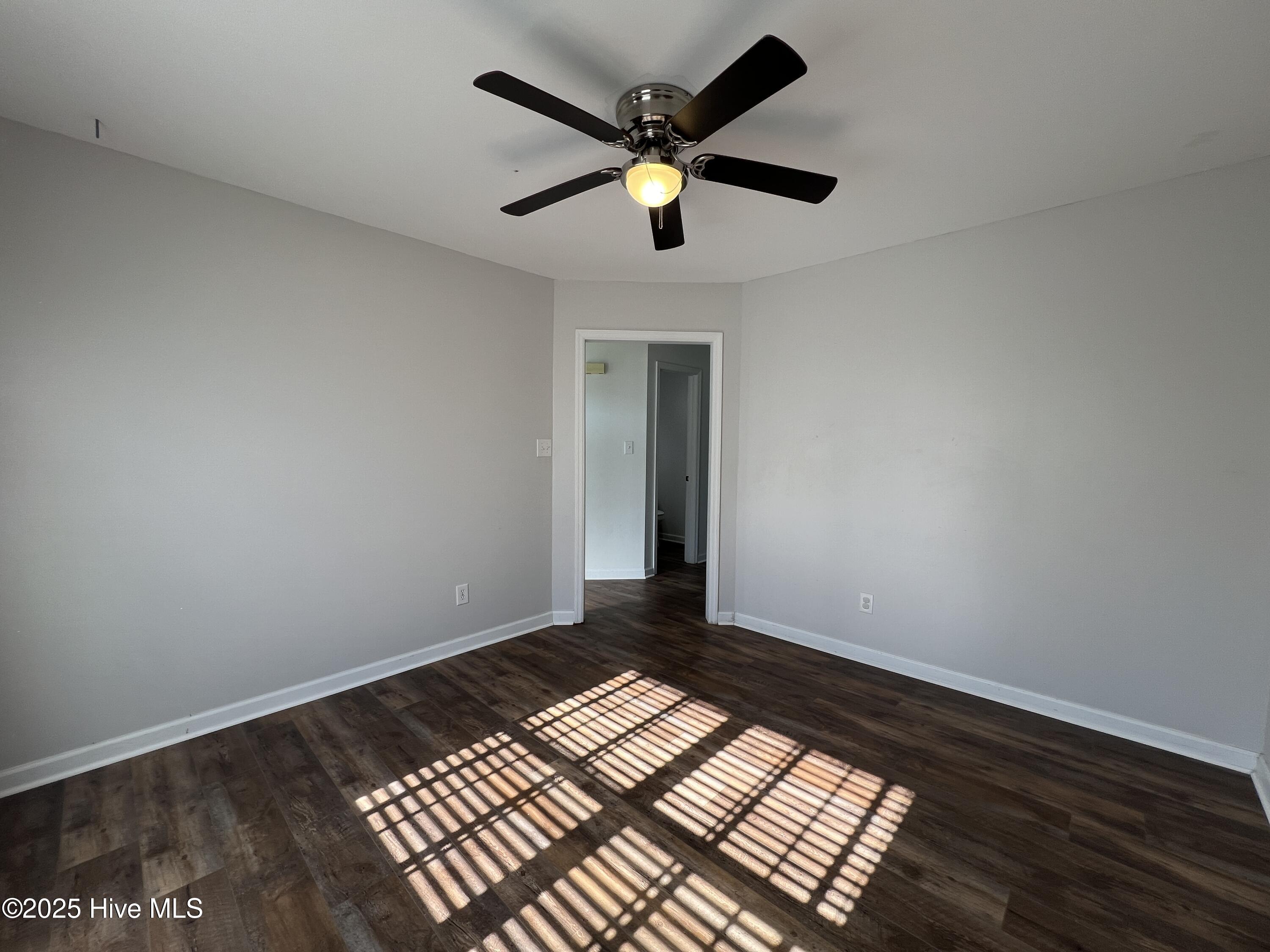 100528516 | Photo 25