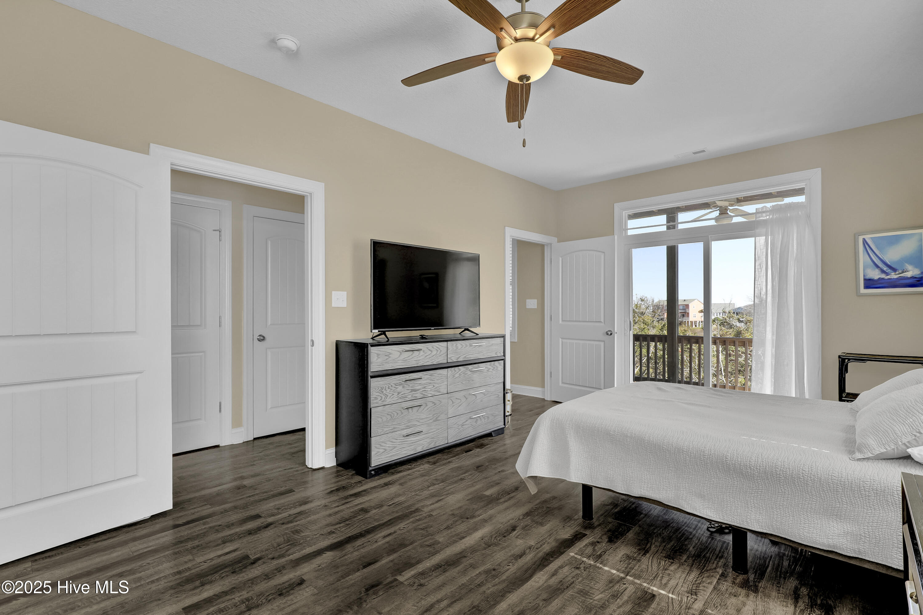 100523798 | Photo 25