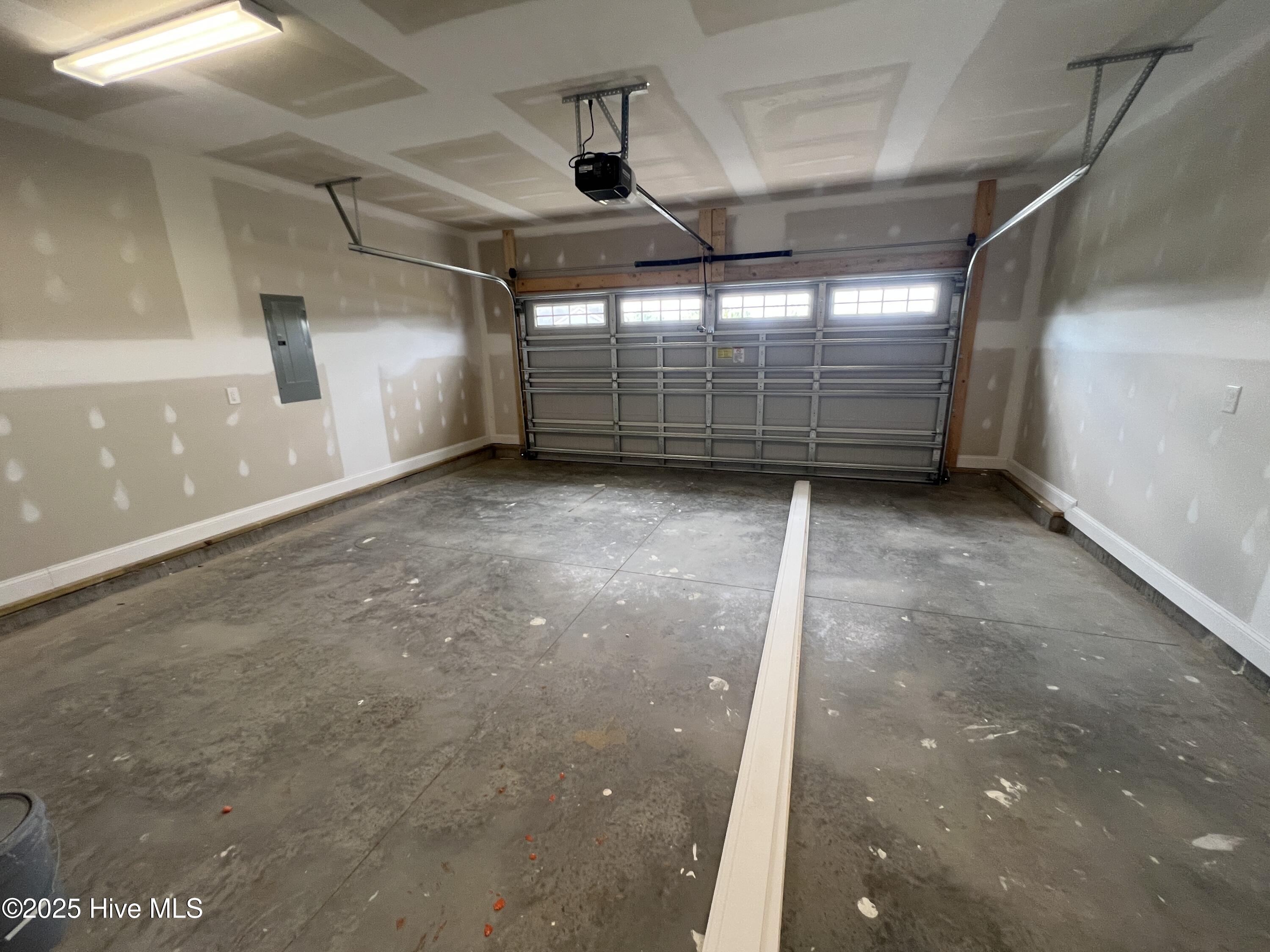 100505781 | Photo 11